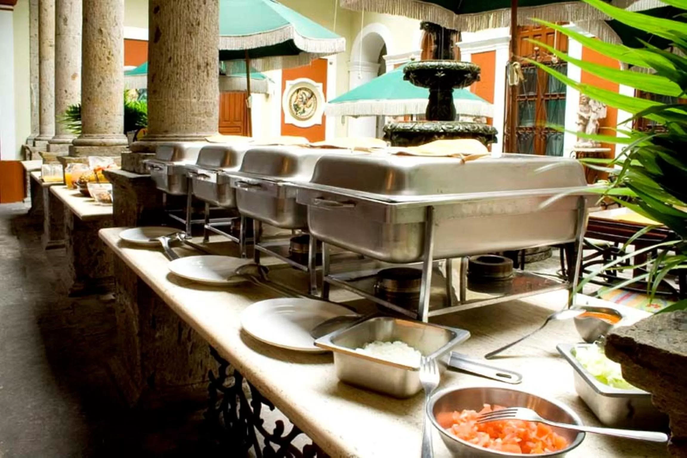 Buffet breakfast in Hotel San Francisco Plaza