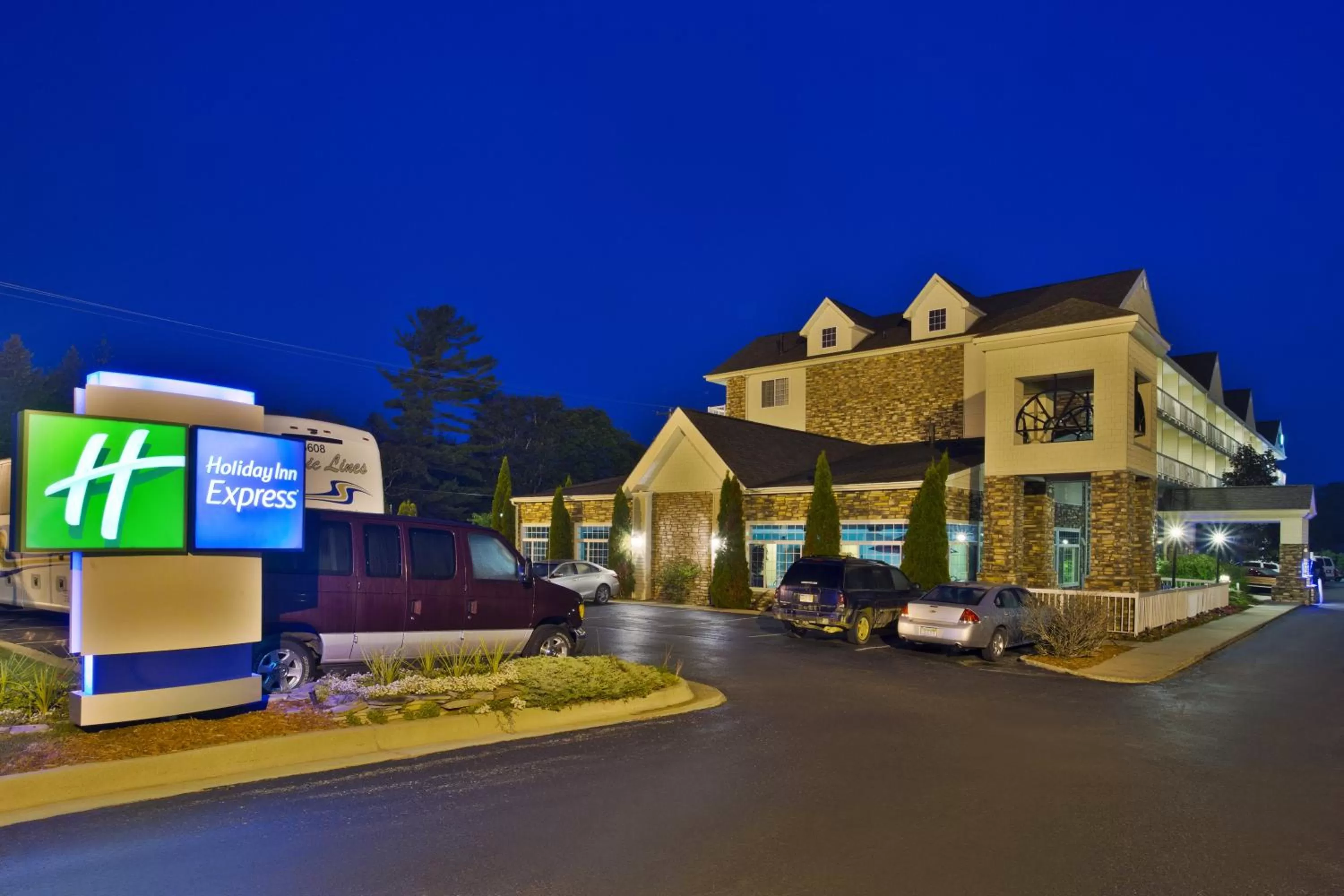 Property building in Holiday Inn Express Mackinaw City by IHG