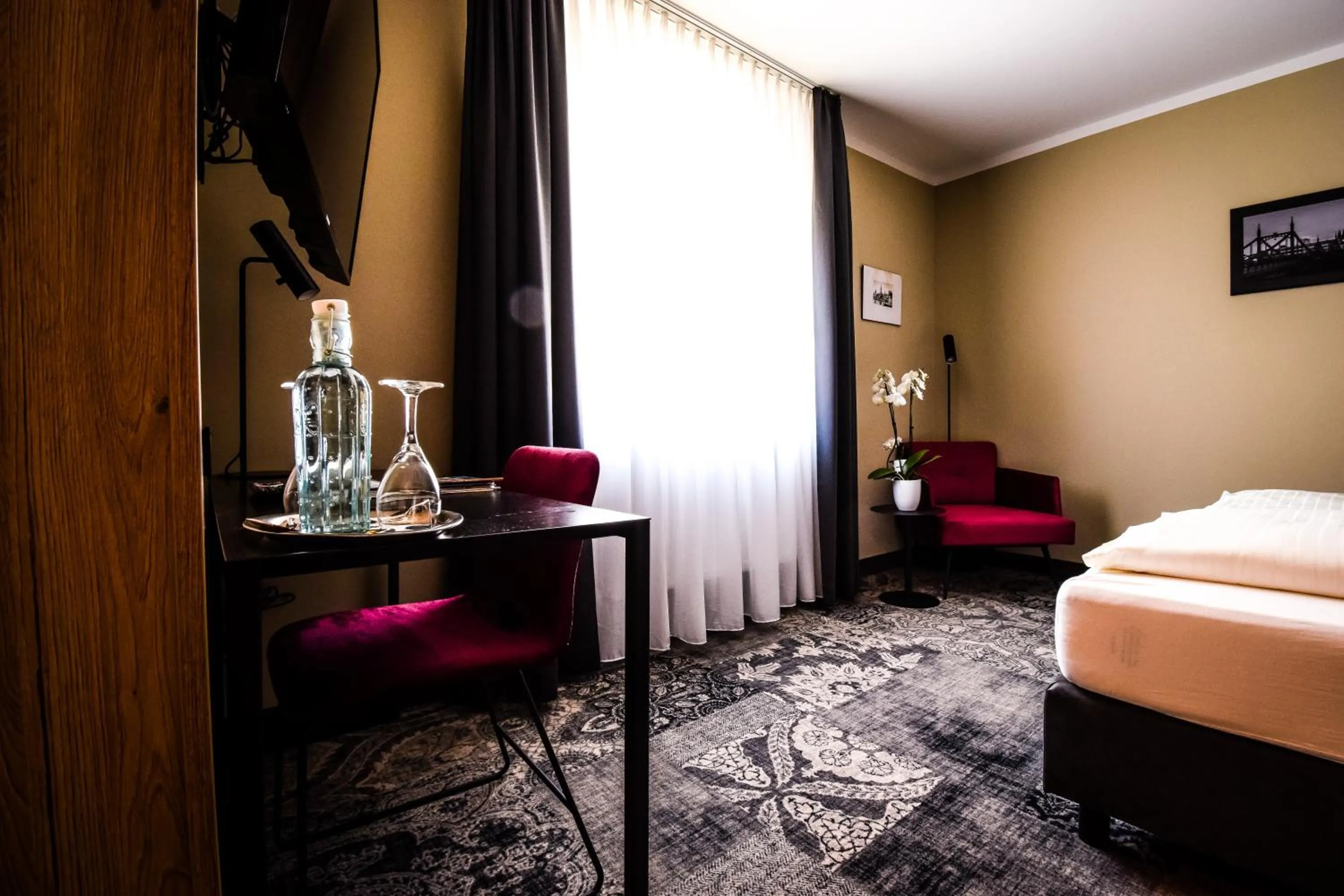 Photo of the whole room, Bed in Hotel Roter Löwe