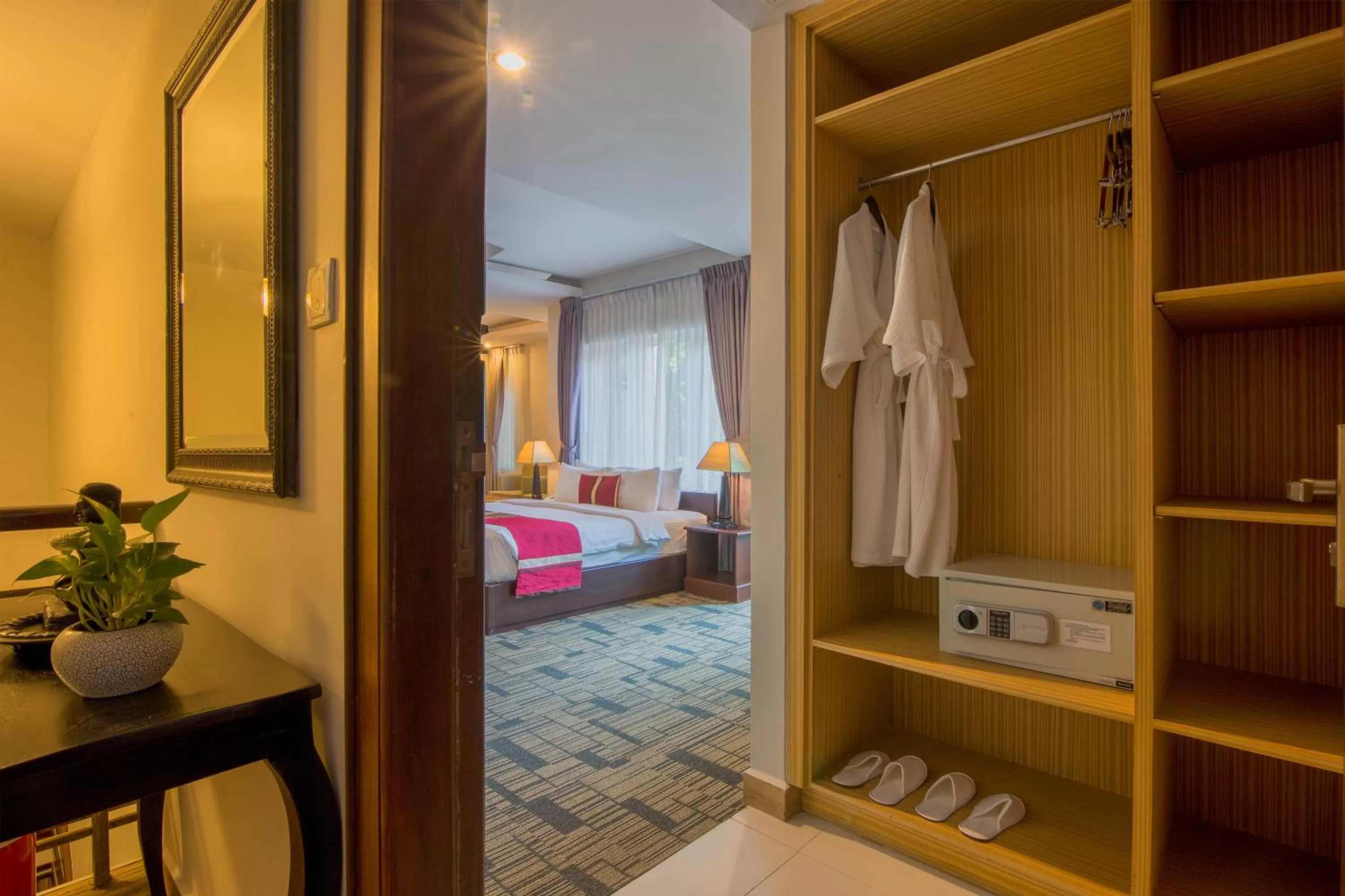 Balcony/Terrace, Bed in Sovanna Hotel