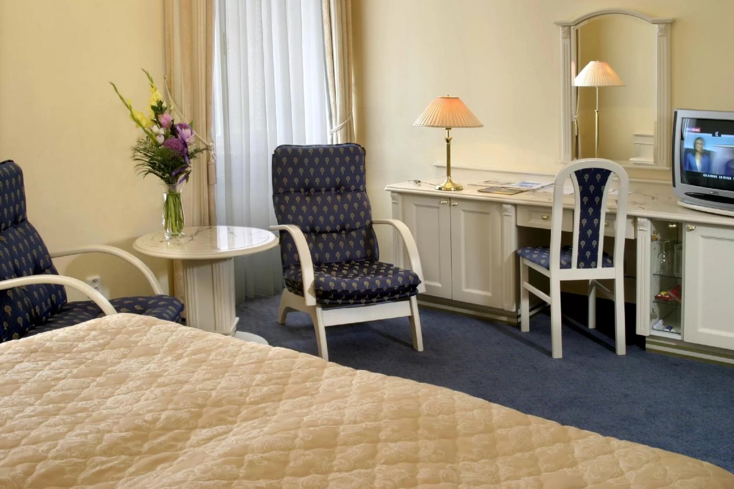 Seating area, Bed in Ensana Hotel Pacifik