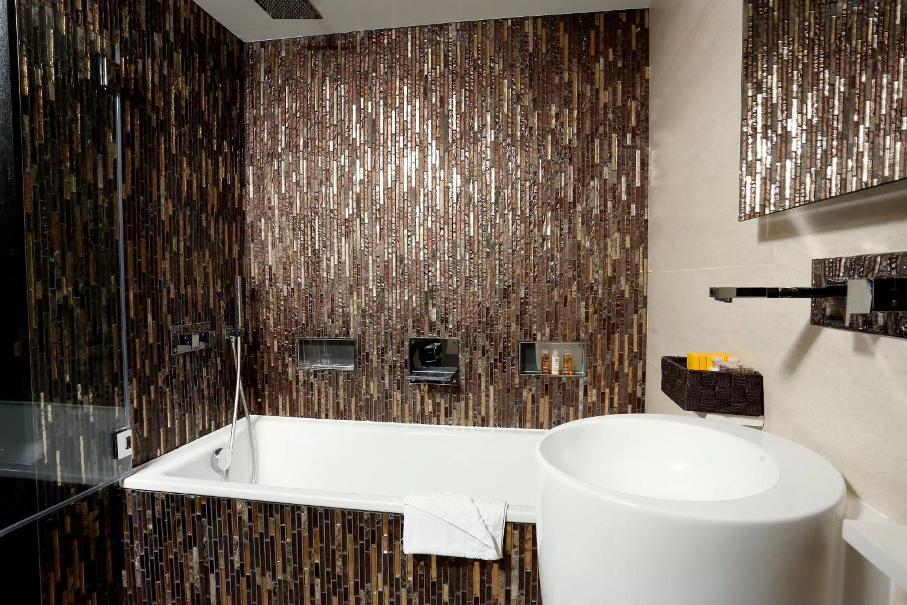 Bathroom in Hôtel Elysées Paris