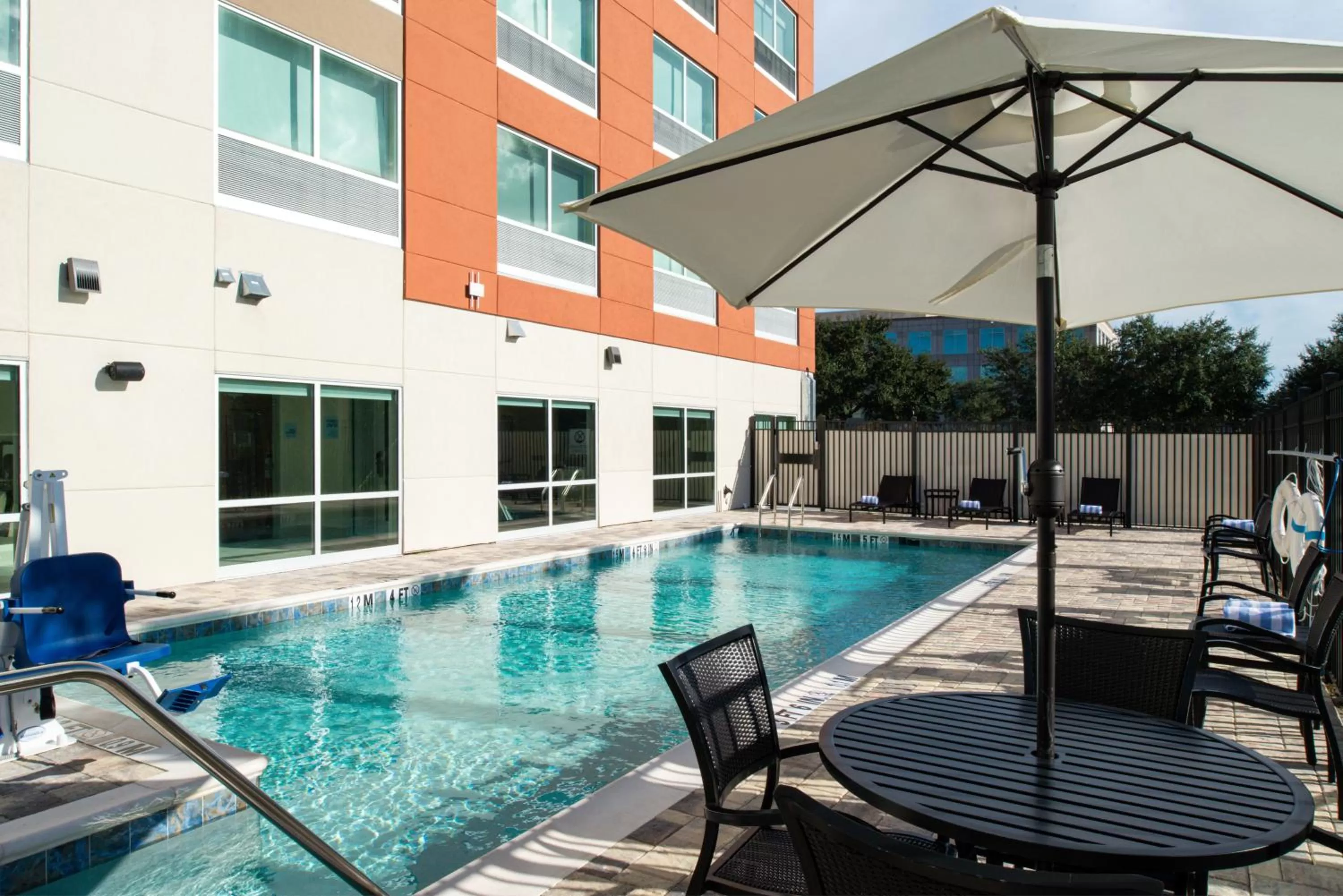 Swimming pool in Holiday Inn Express Orlando - South Park by IHG