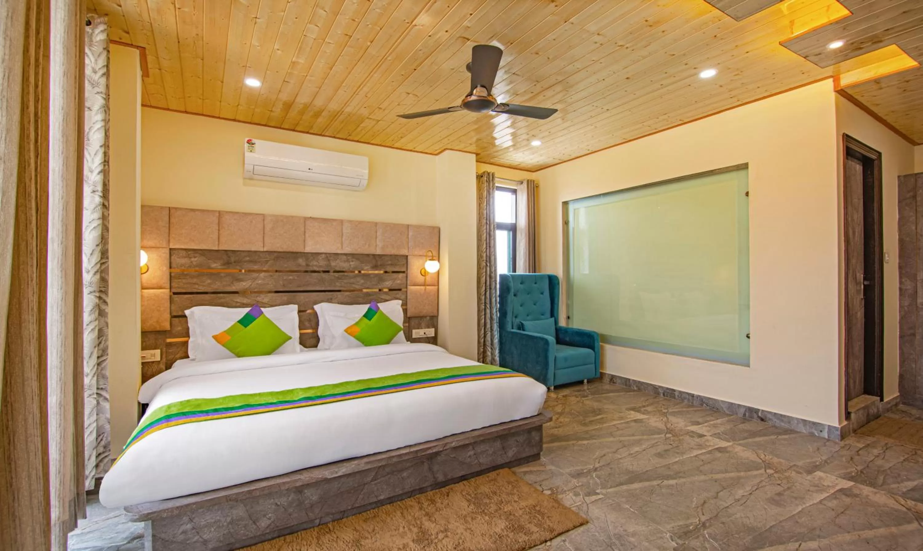 Bedroom, Bed in Treebo Ortus Residency