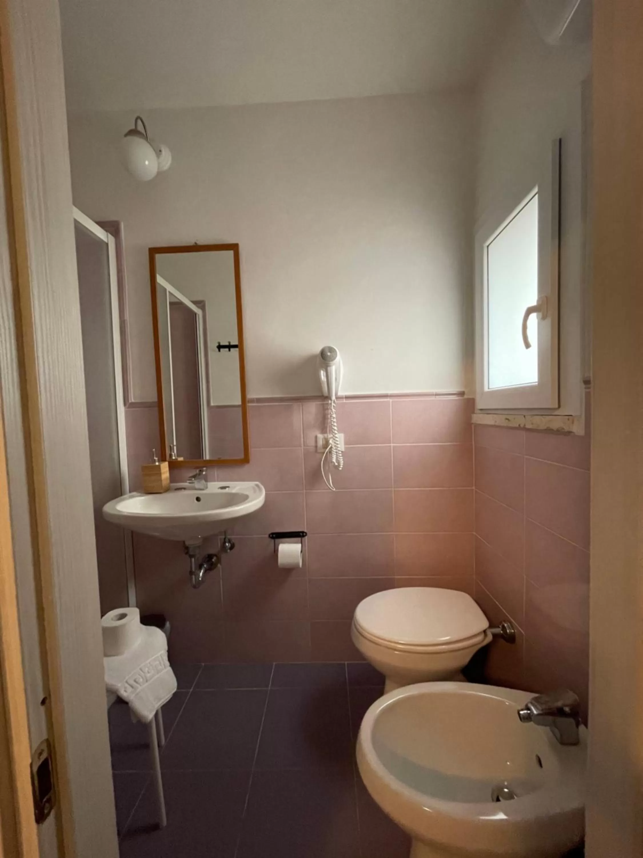 Bathroom in Hotel Azzi