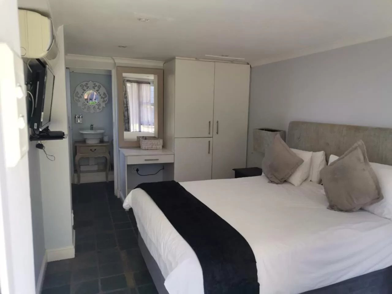 Photo of the whole room, Bed in 268 On Ridge Guesthouse