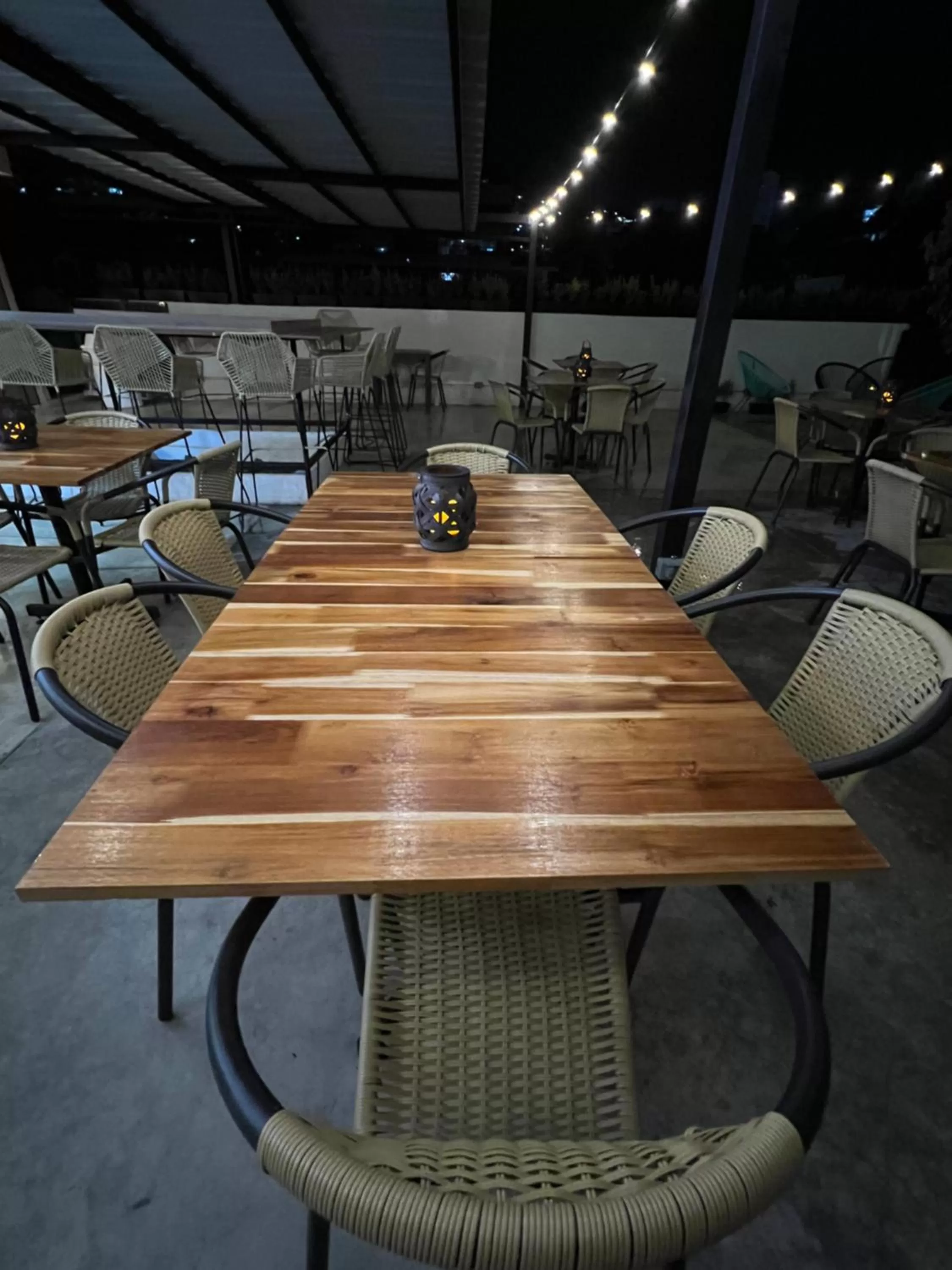 Restaurant/places to eat in HOTEL 9.5 SAN FERNANDO