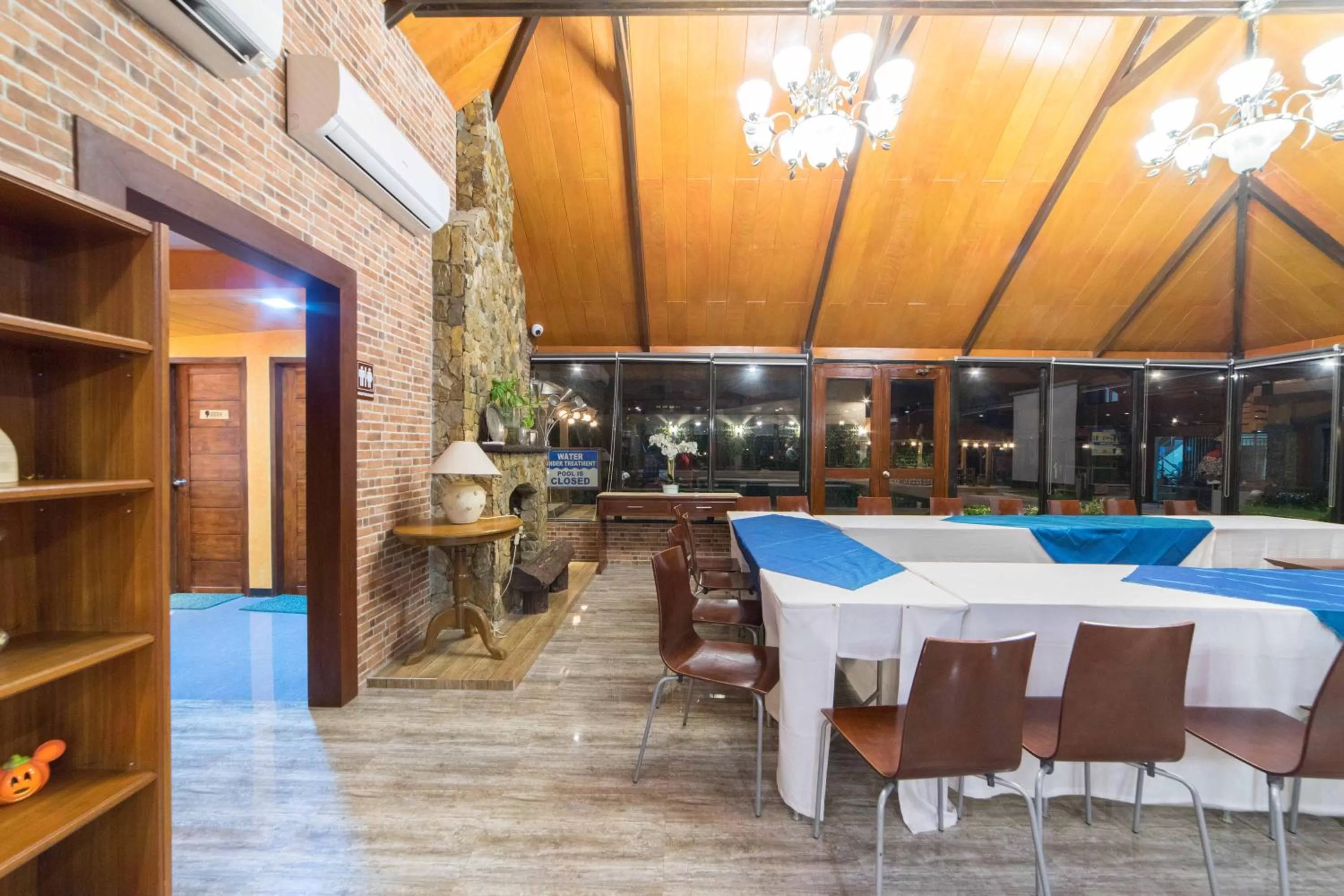 Meeting/conference room in RedDoorz Plus @ Starhomes Olivianville