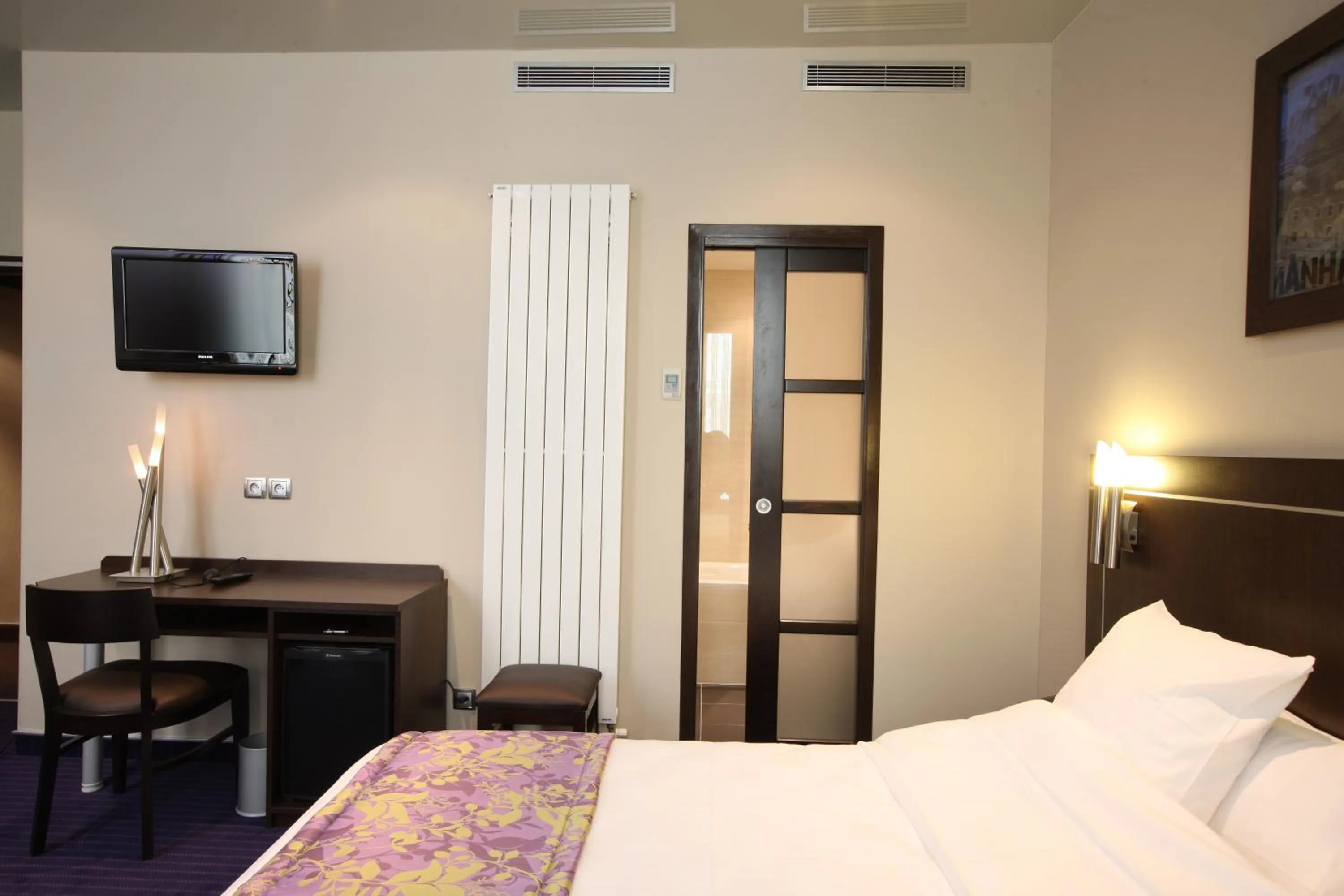 Bed in Hotel Choiseul Opera