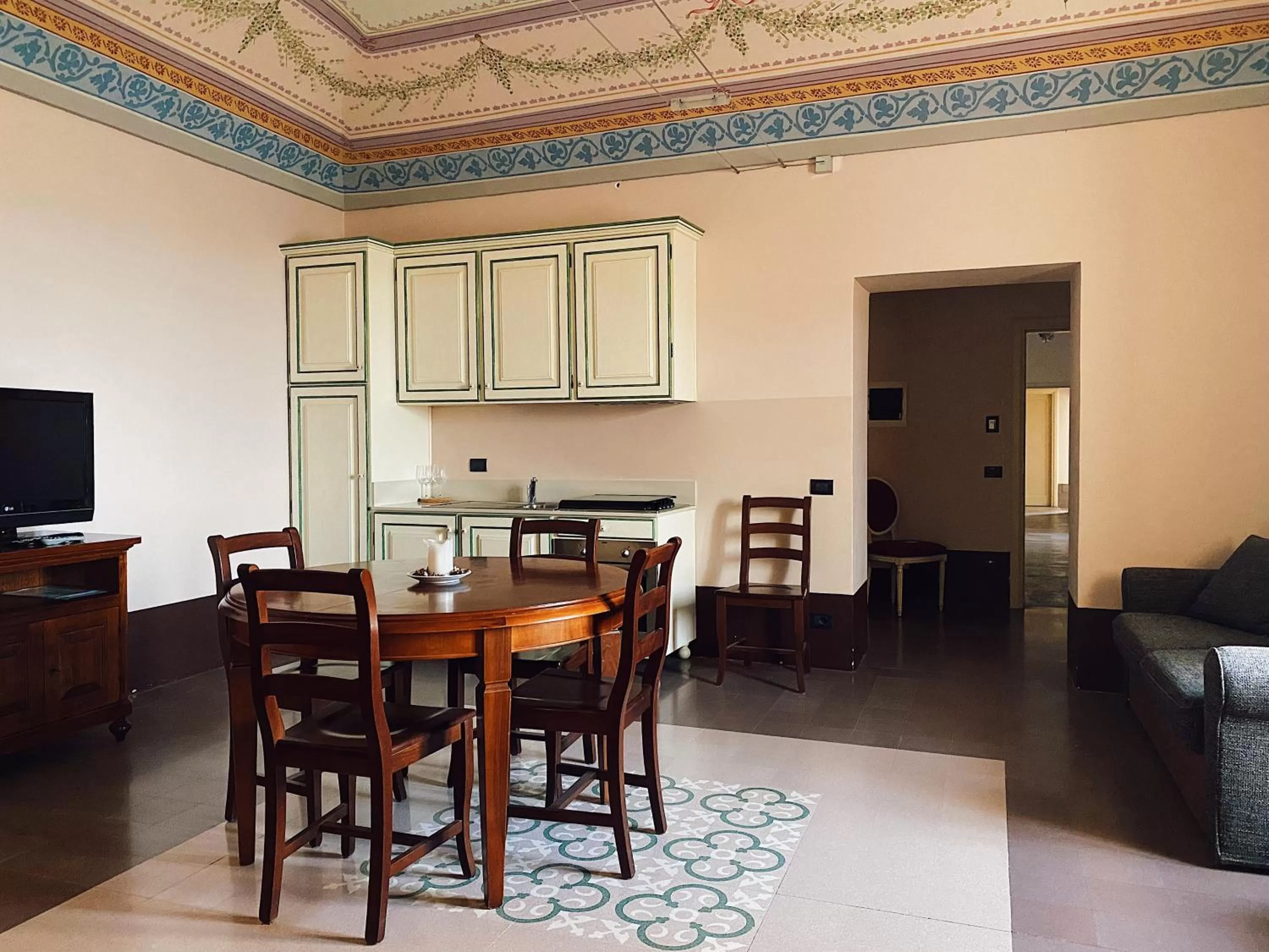 Dining area in Palazzo Gambuzza