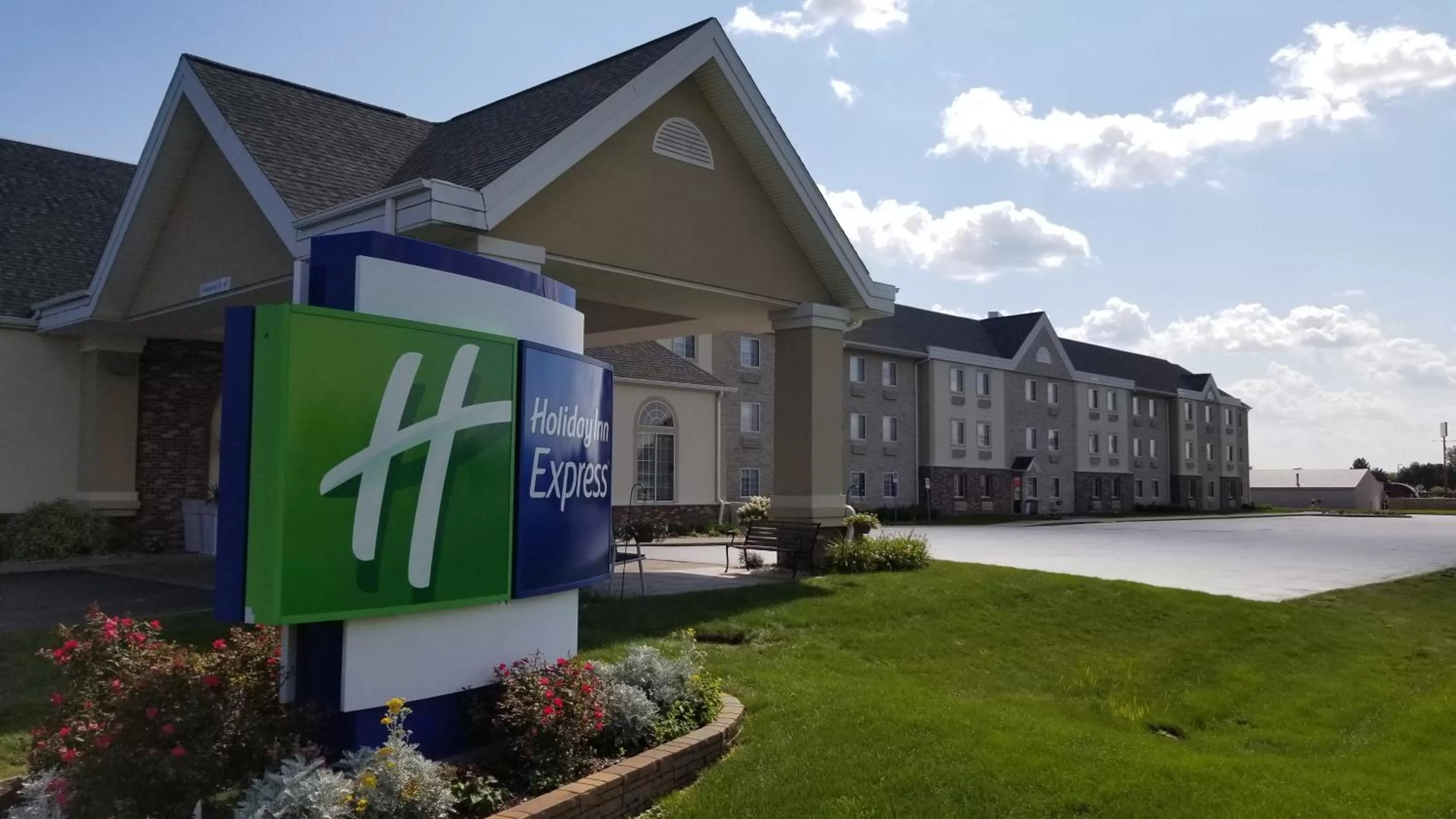 Property building in Holiday Inn Express Birch Run-Frankenmuth Area by IHG