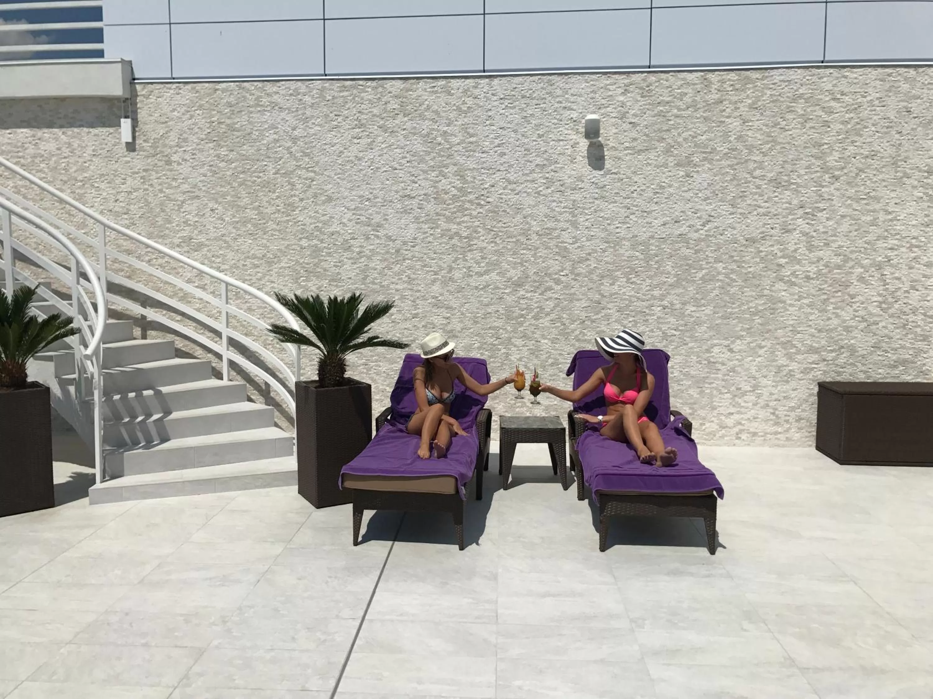 People in New Belvedere