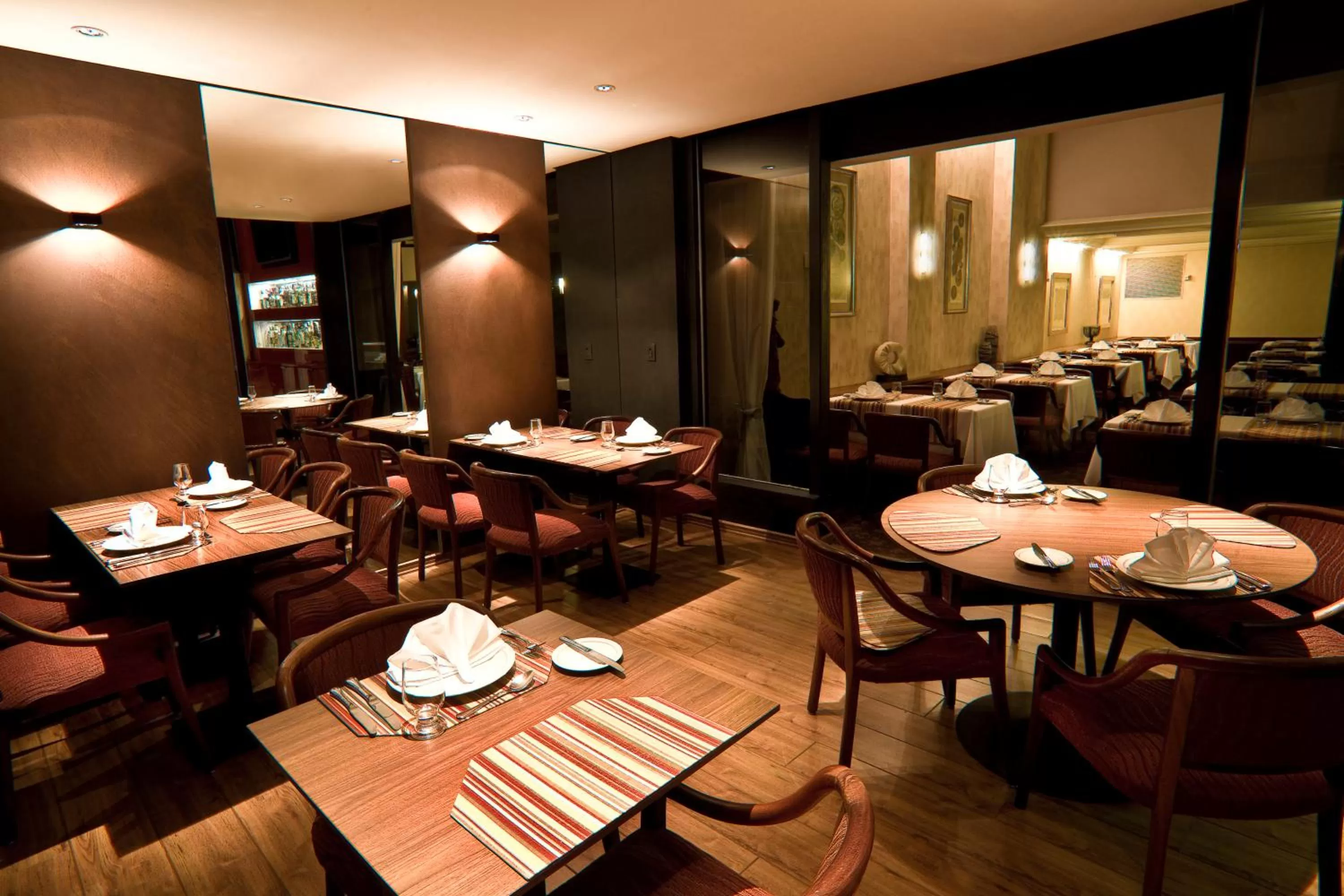 Restaurant/places to eat in Alta Reggia Plaza Hotel