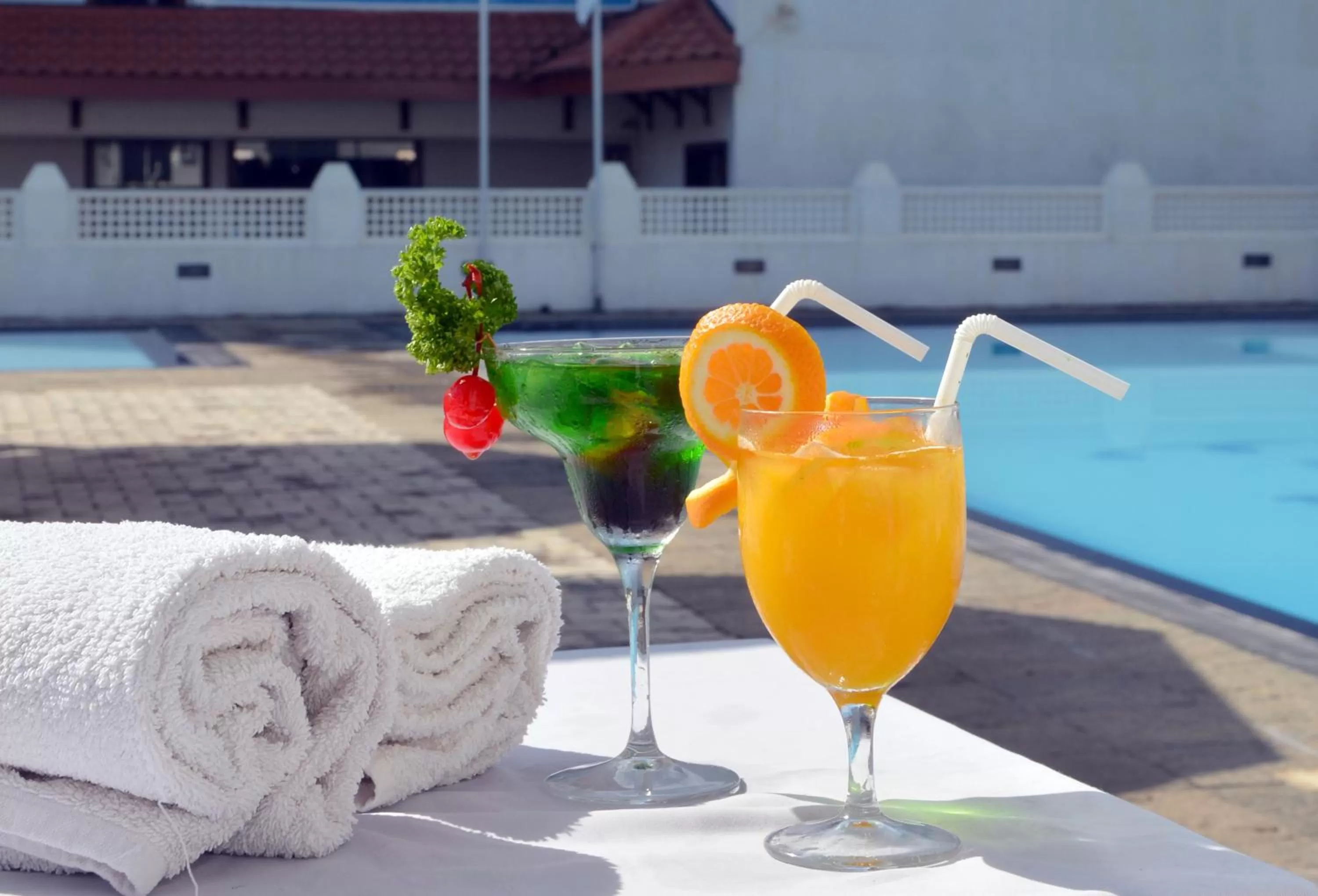 Swimming pool, Drinks in Mount Breeze Hotel