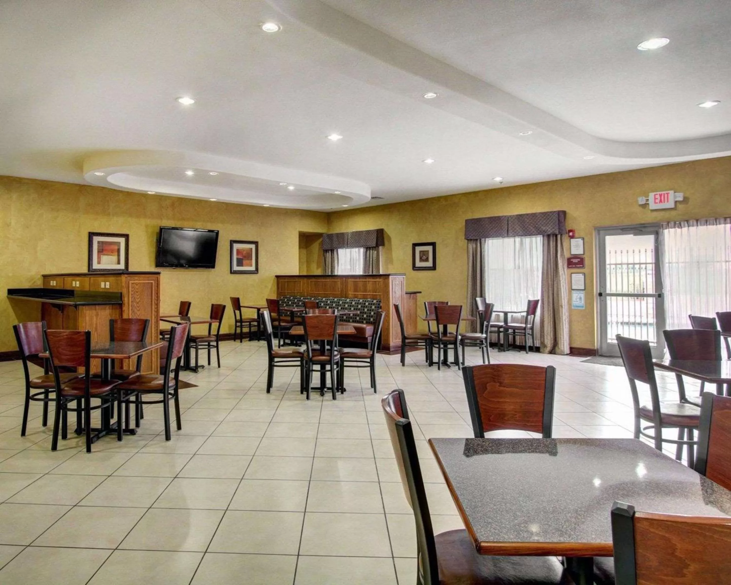 Restaurant/places to eat in Comfort Inn & Suites