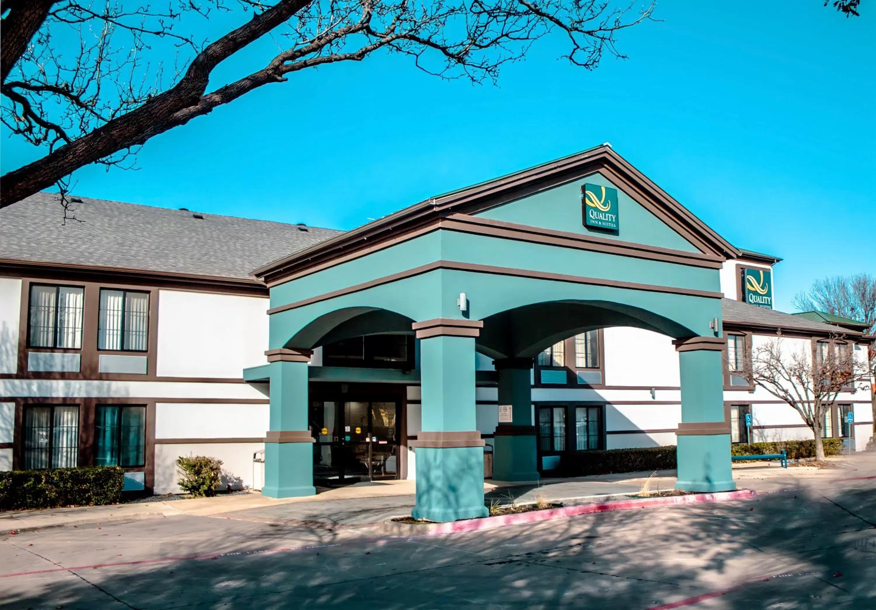 Property building in Quality Inn & Suites Irving DFW Airport South