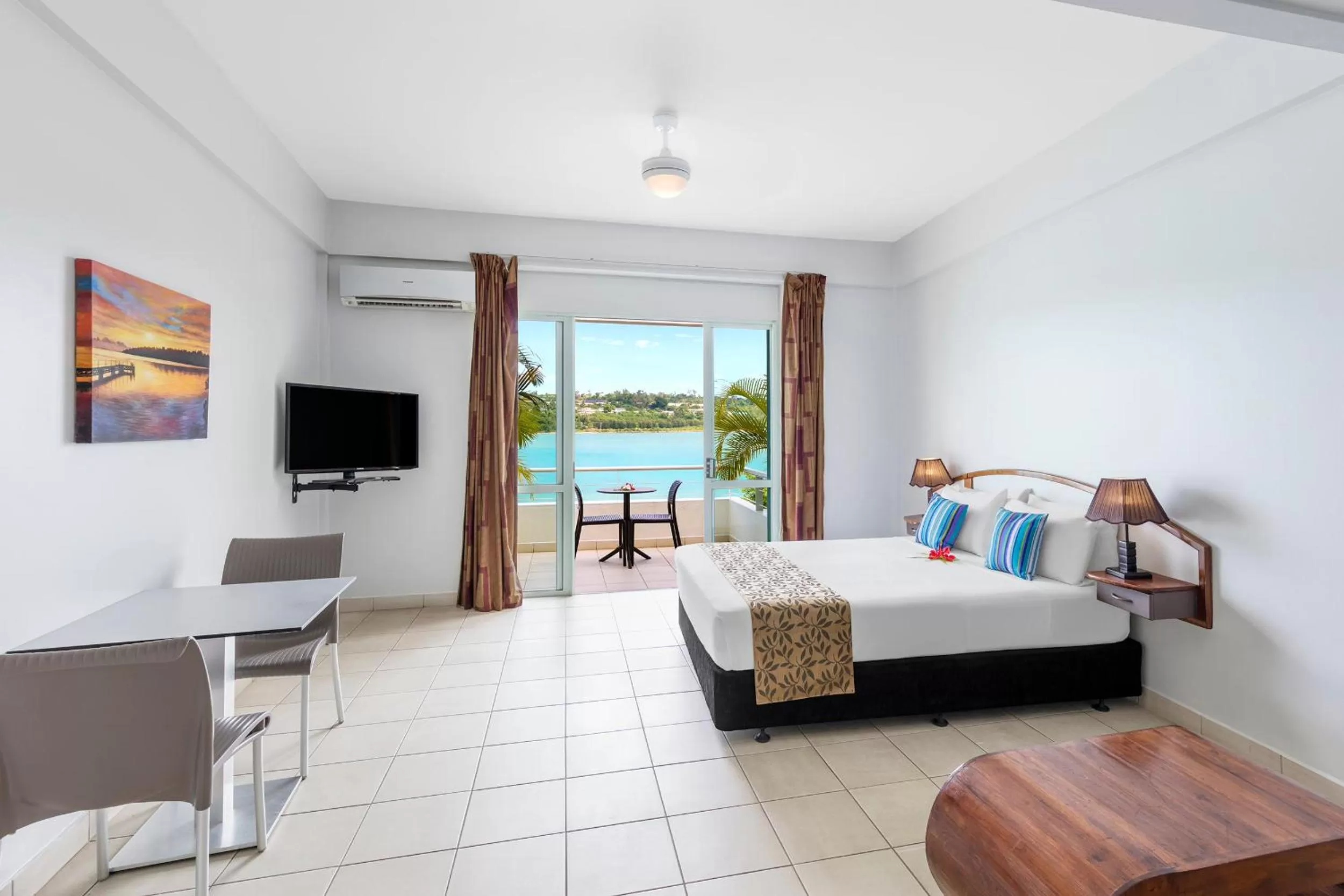 Restaurant/places to eat in Chantillys on the Bay