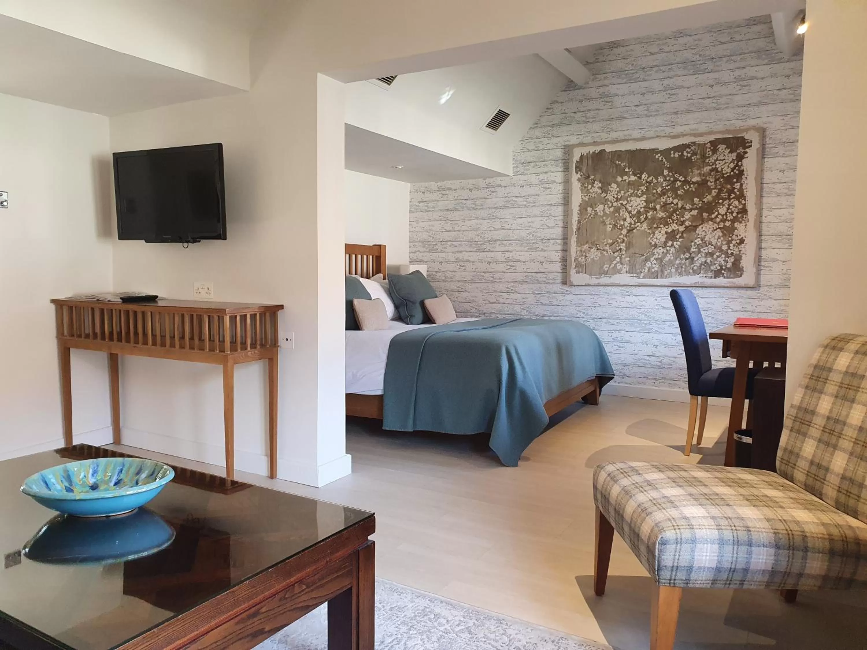 Bed in Great Fosters - Near Windsor