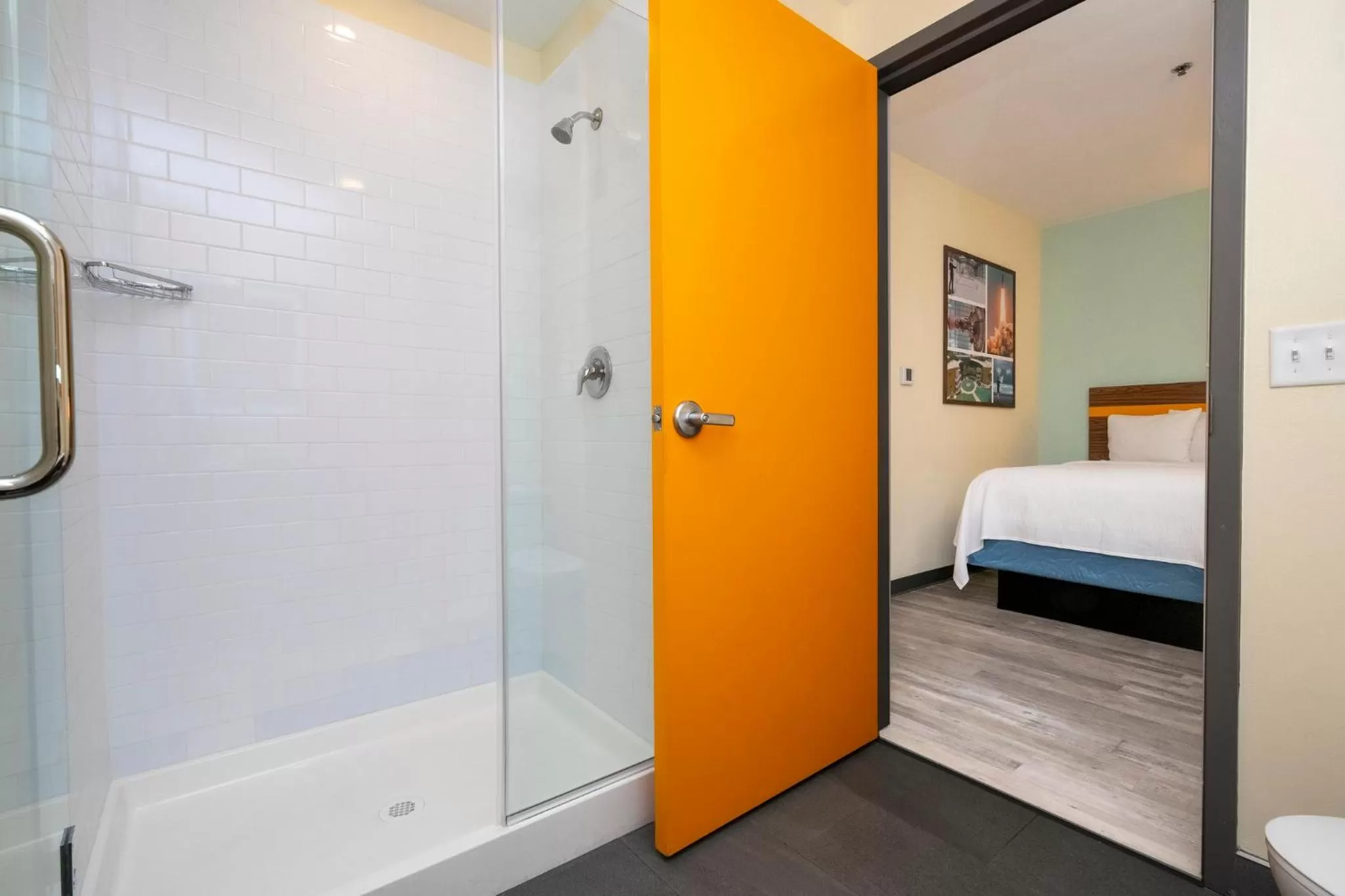 Bathroom, Bed in SPOT X Hotel Orlando Intl Dr by The Red Collection