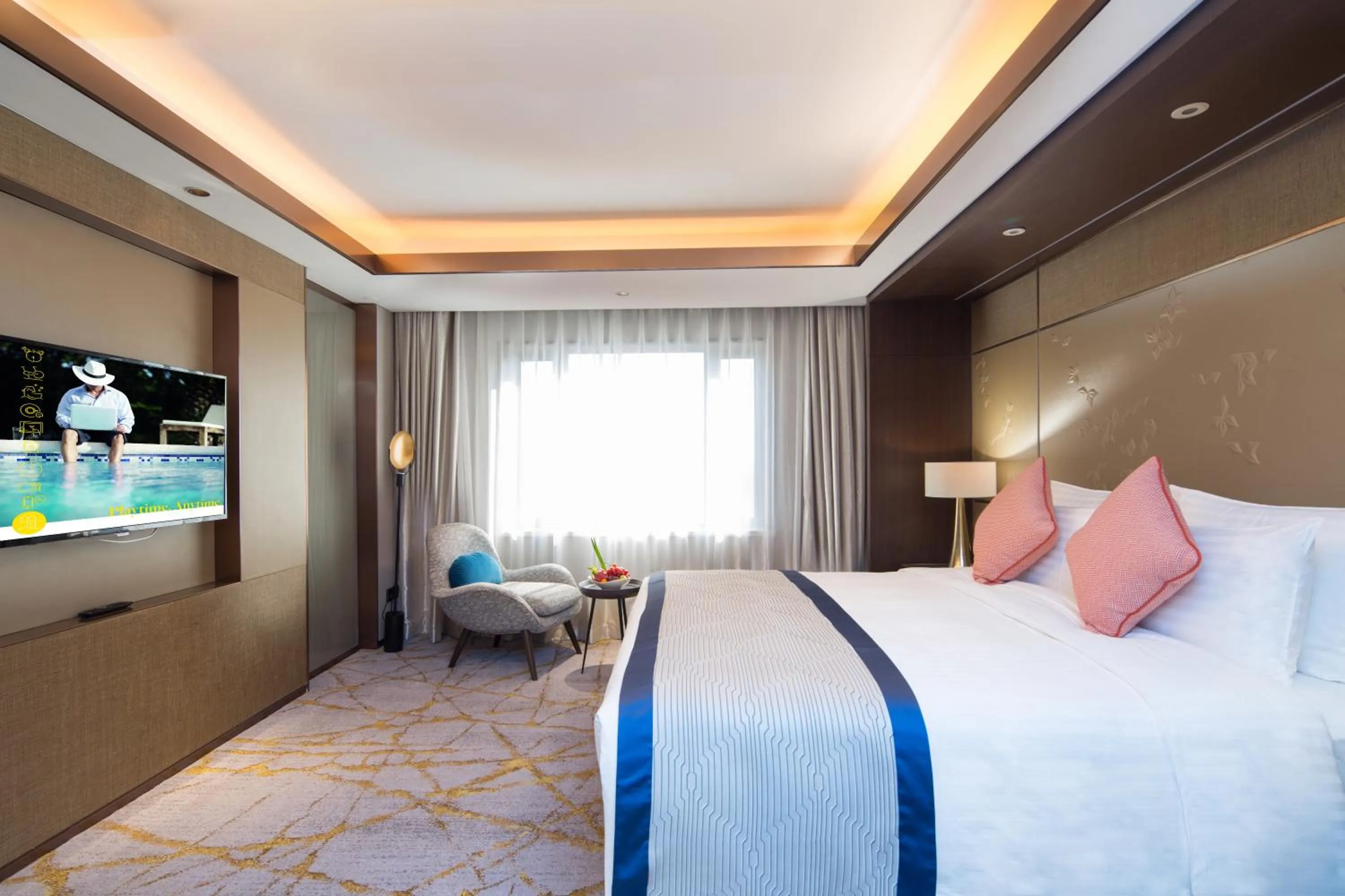 Bed in Golden Tulip Shanghai Hongqiao- A Louvre Hotel