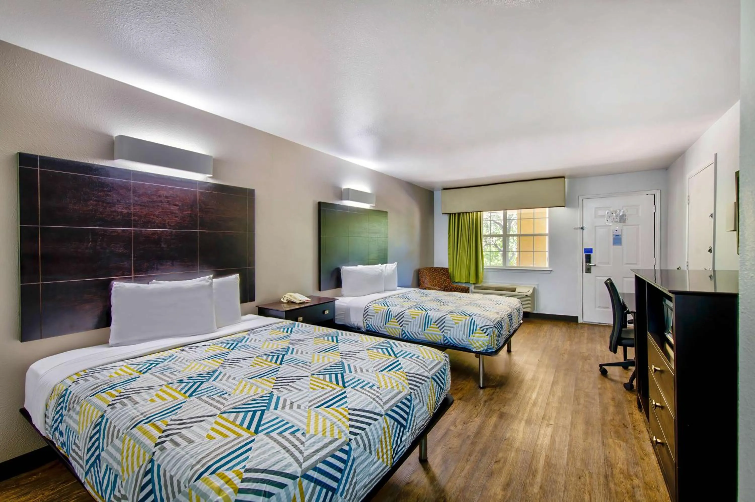 Bedroom, Bed in Motel 6-Arlington, TX