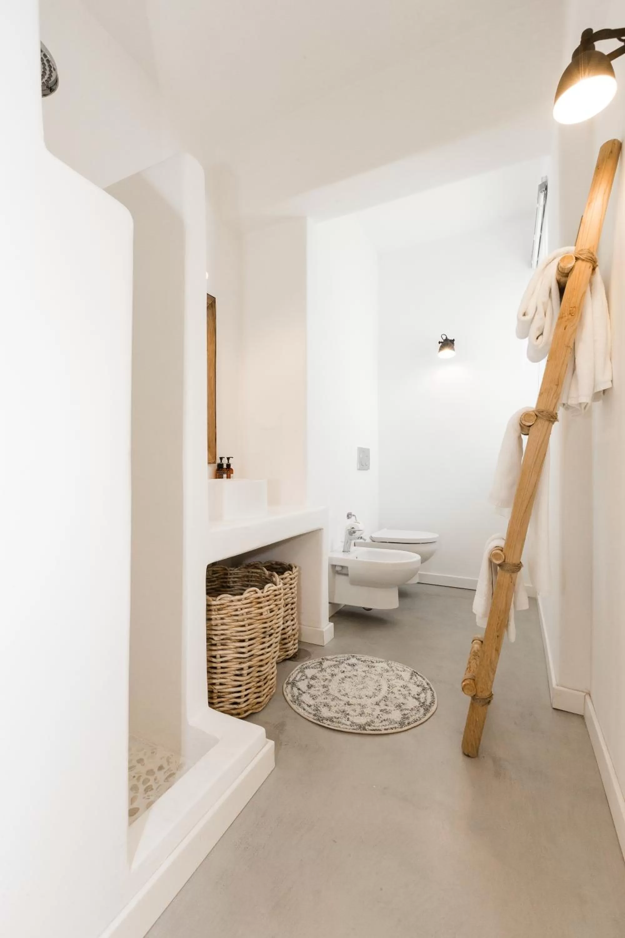 Shower in San Michele