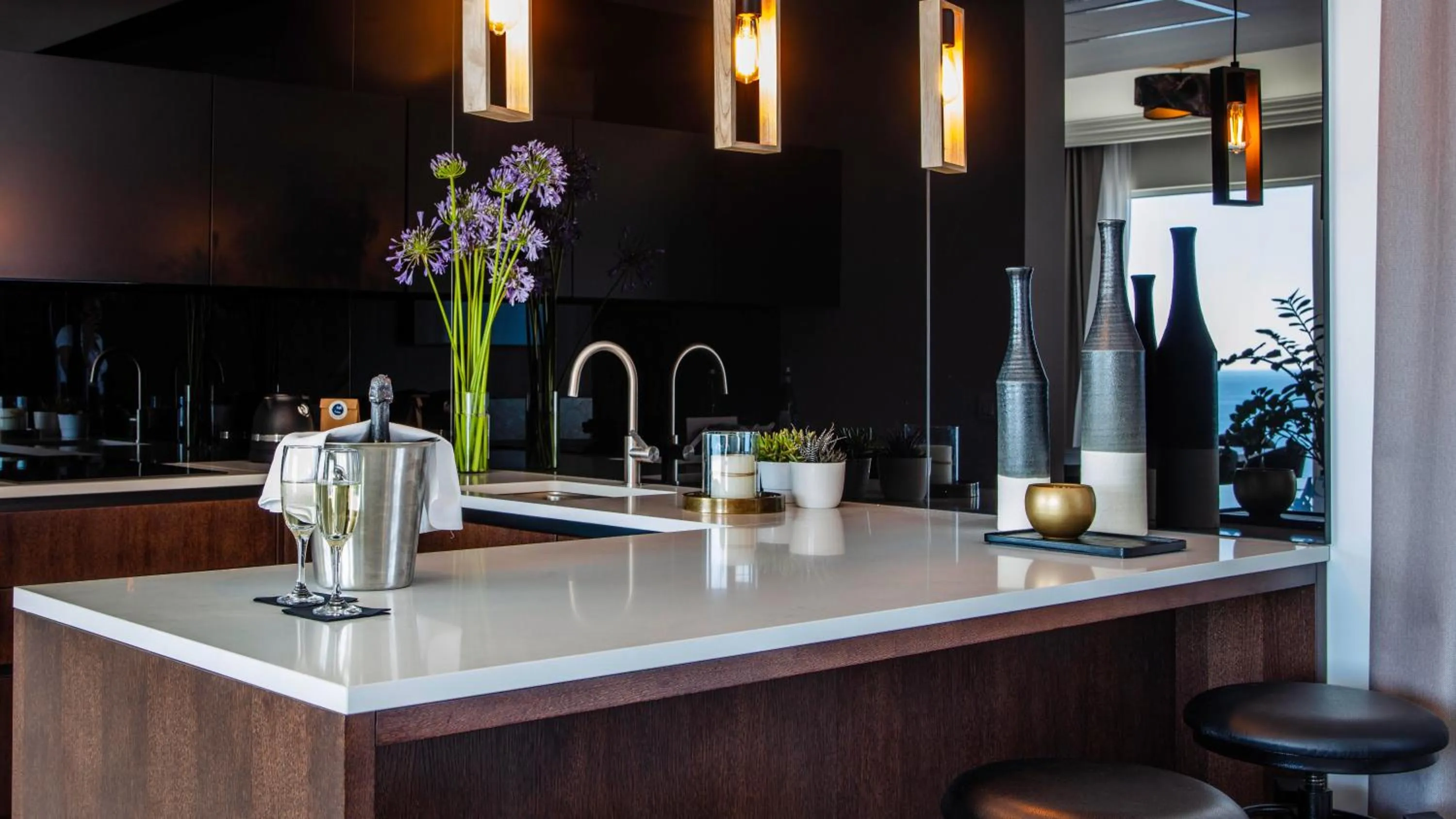 Kitchen or kitchenette in Royal Palm Hotel