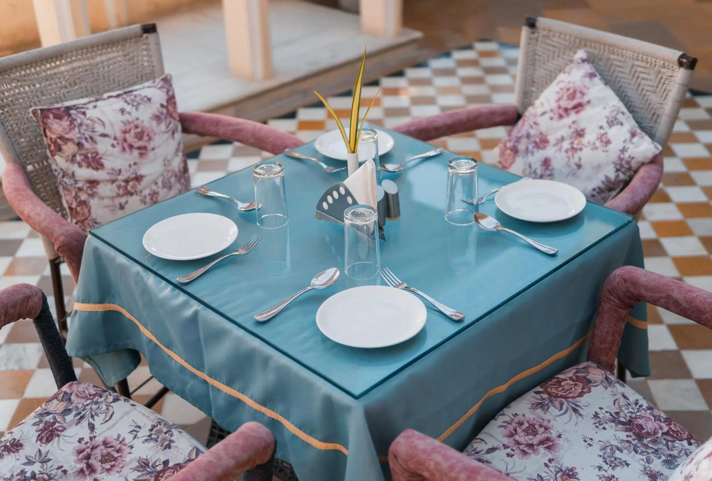 Restaurant/places to eat in Amar Kothi