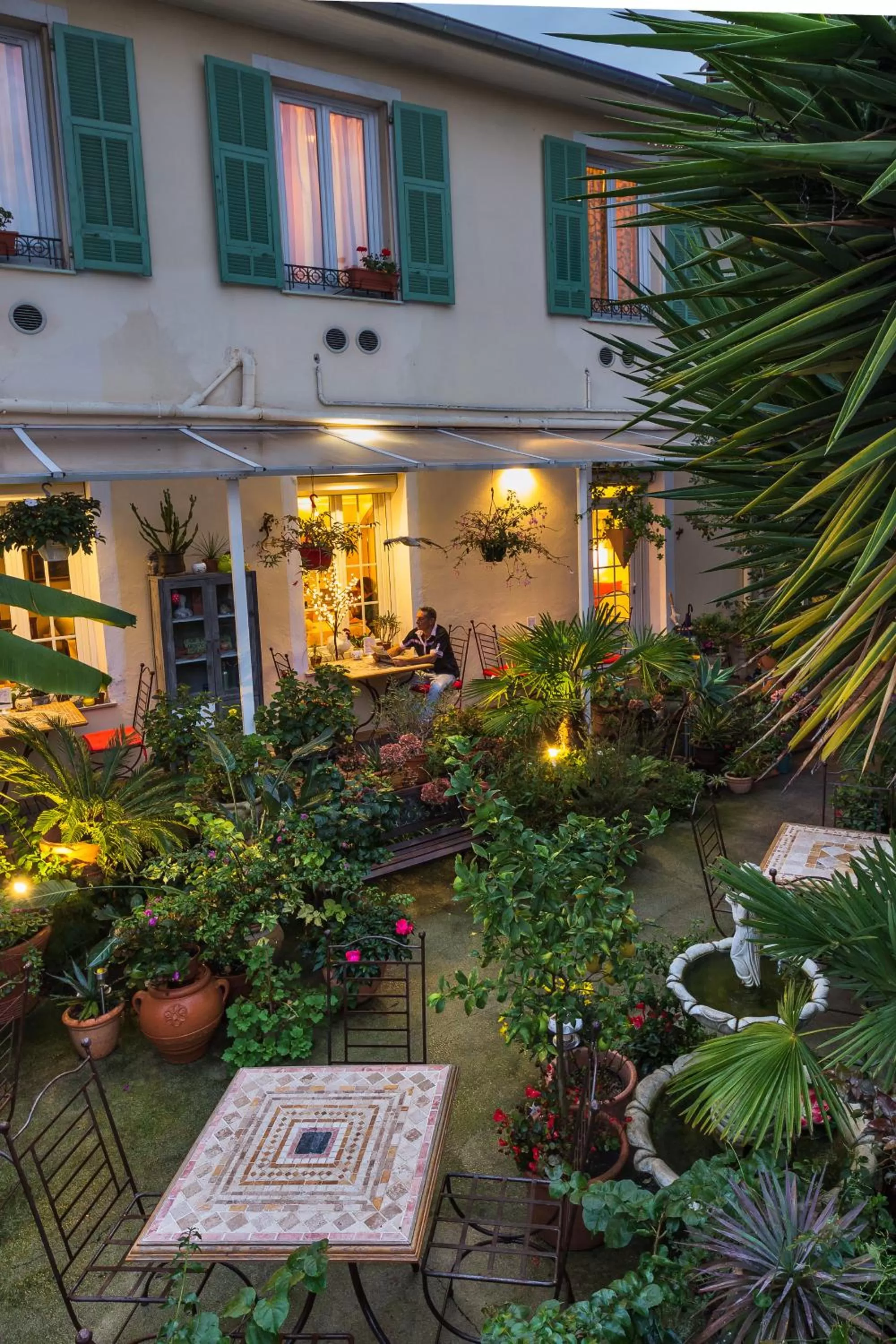 Balcony/Terrace in Logis Hôtel Villa Victorine