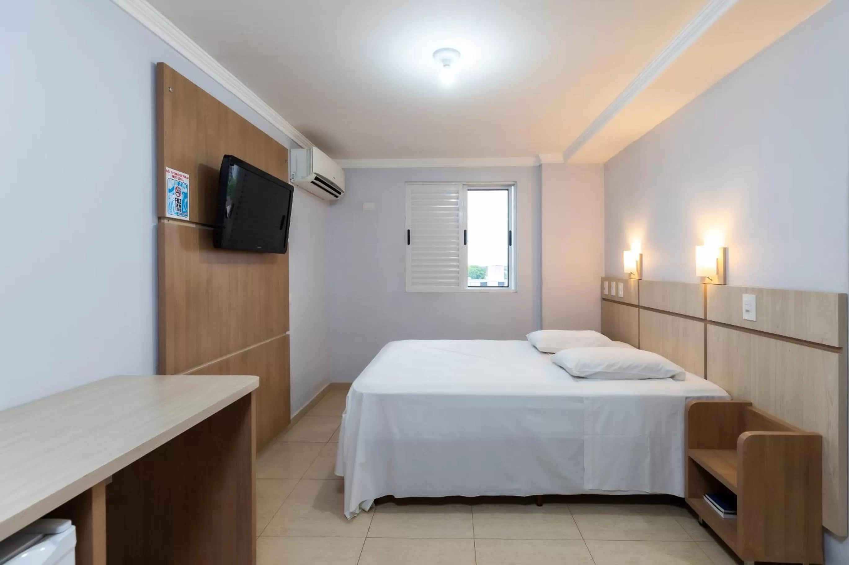 Photo of the whole room, Bed in Hotel Baviera Iguassu