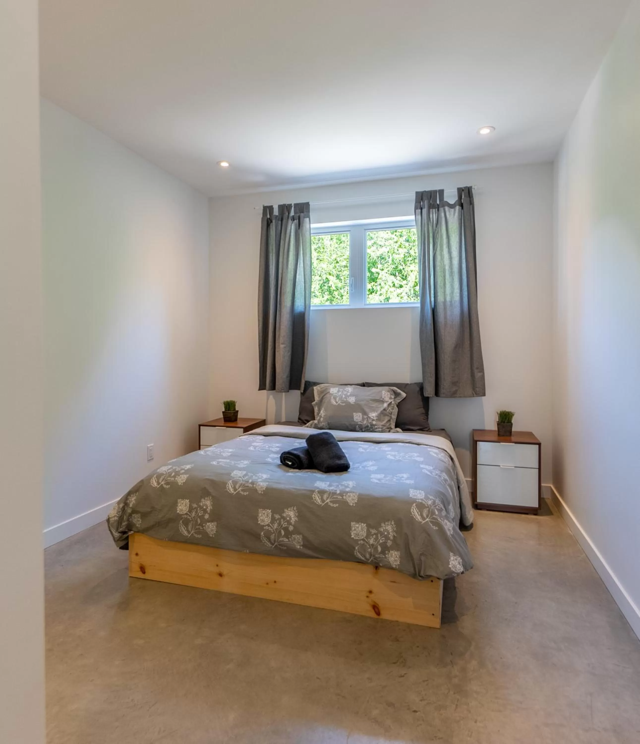 Bedroom, Bed in Hôtel Val-David - Appartements de la Gare