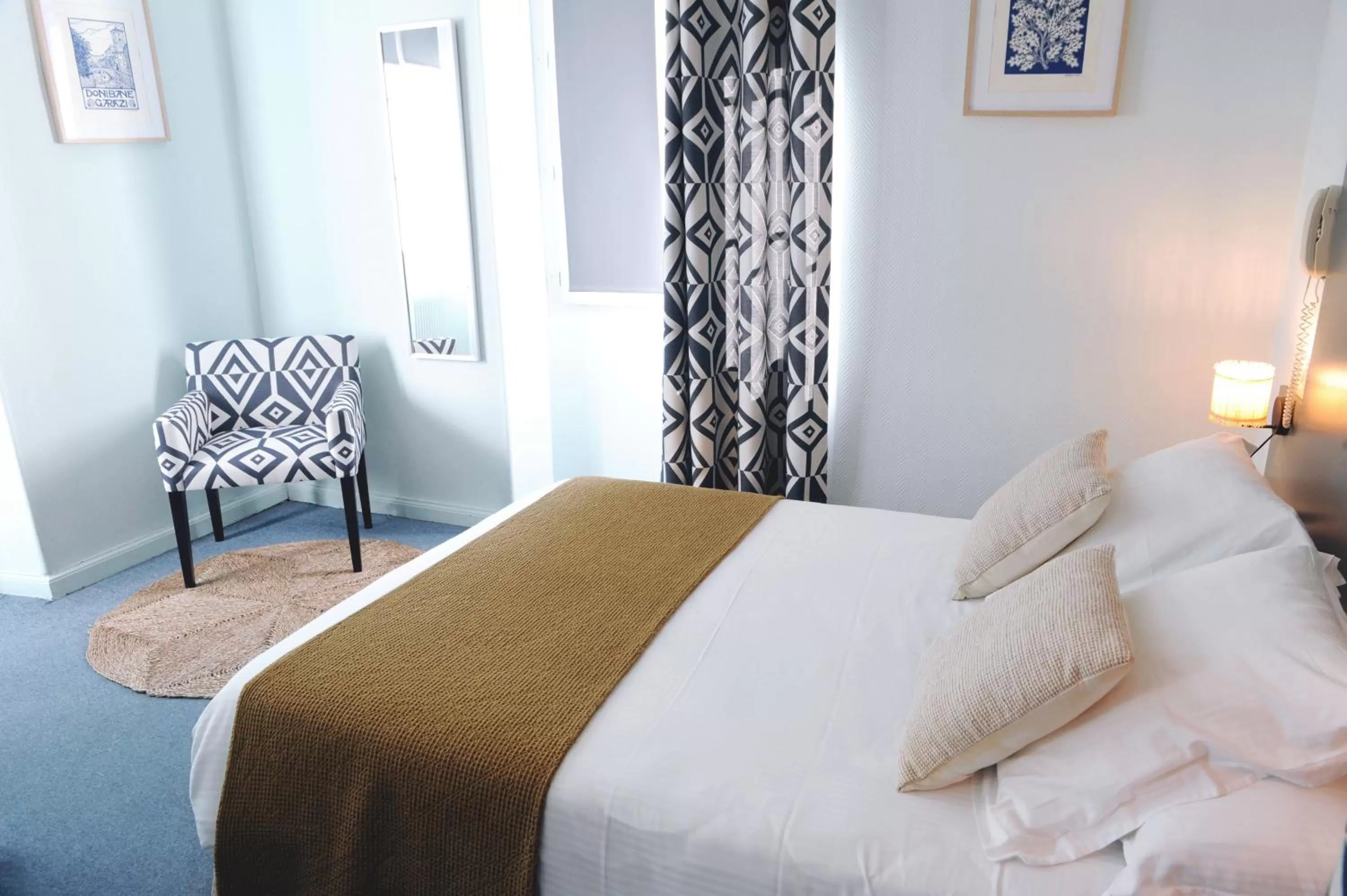 Photo of the whole room, Bed in Logis Hôtel du Chêne