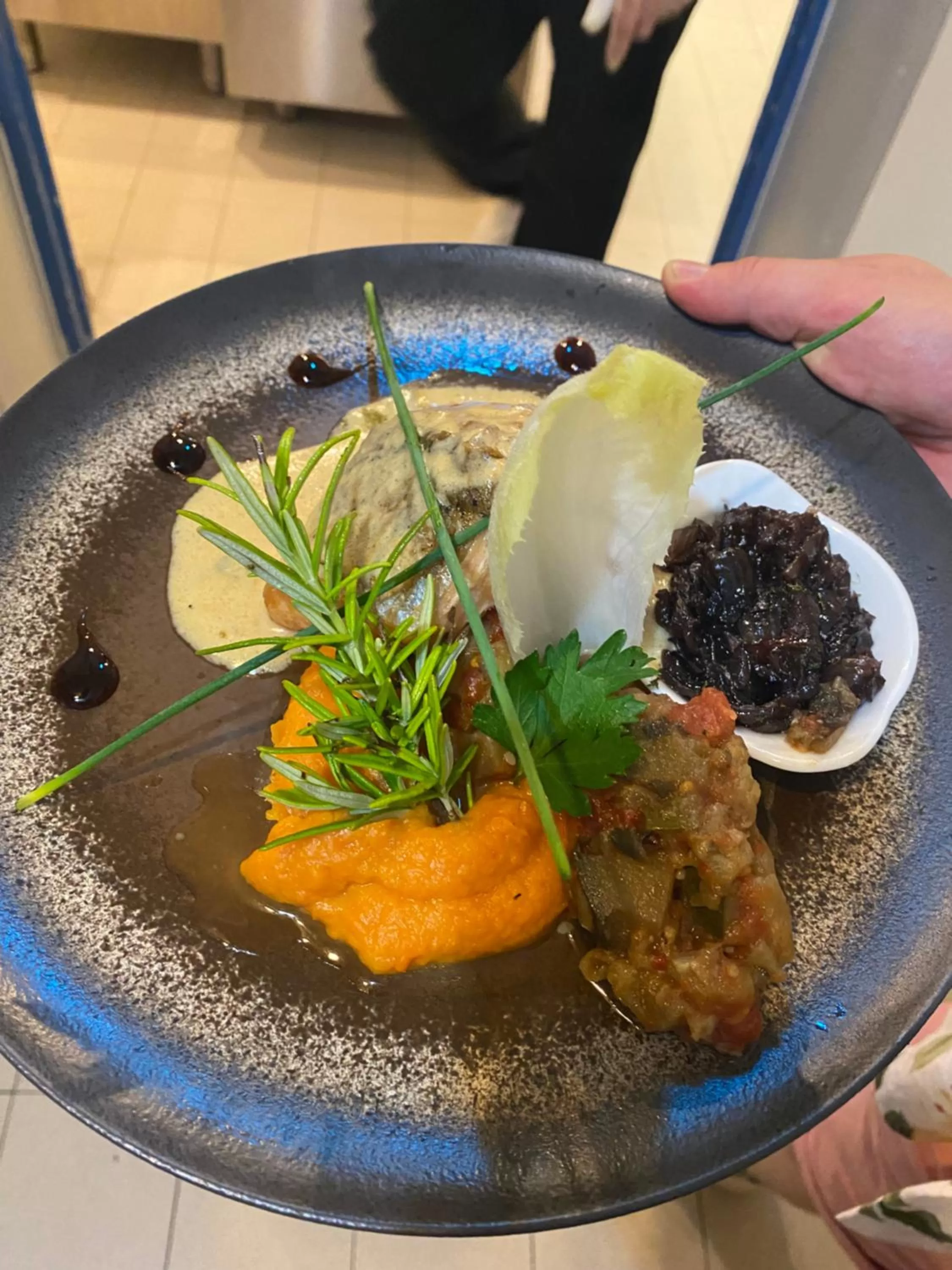 Restaurant/places to eat in Logis Hôtel Le Cygne