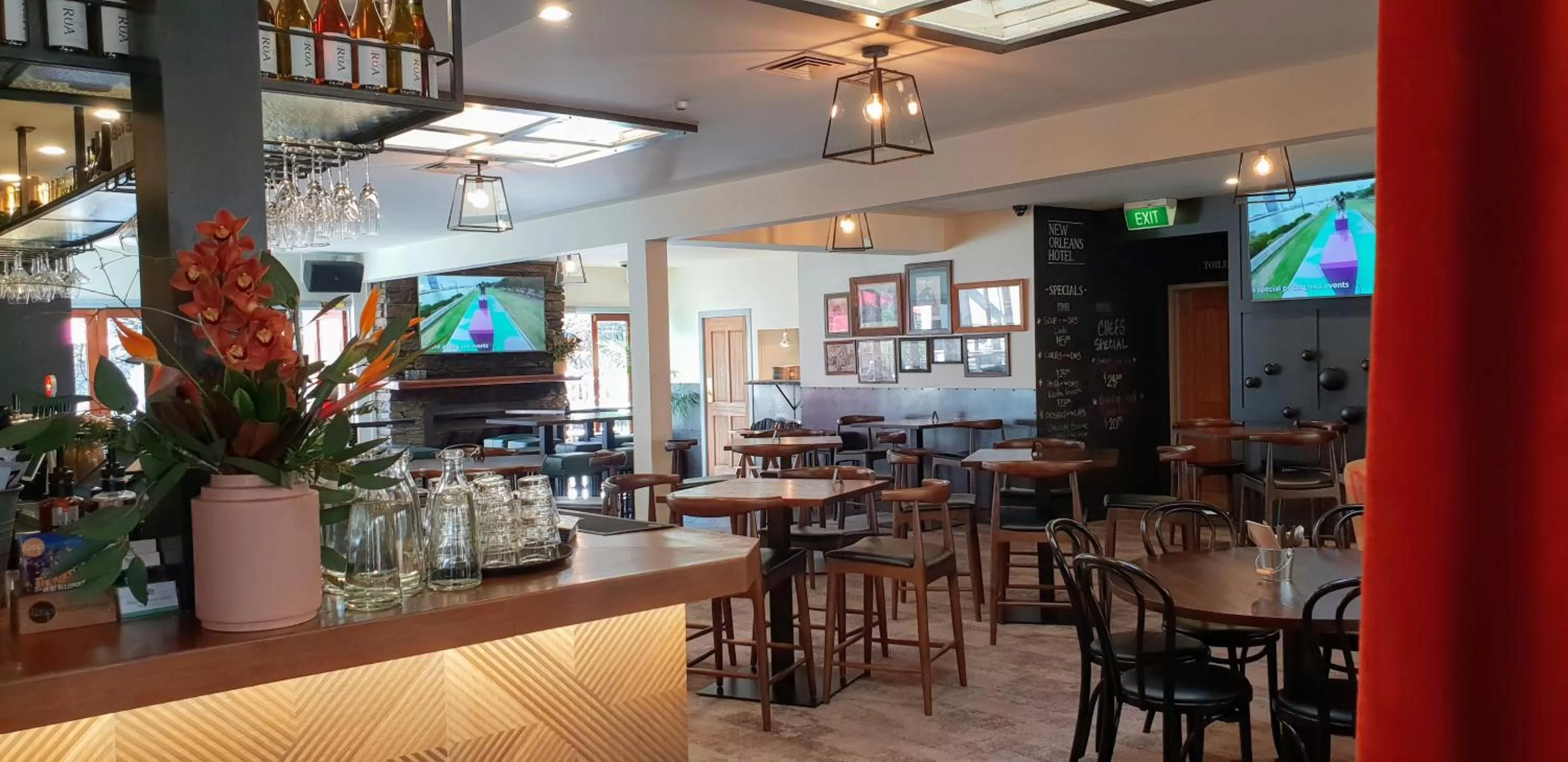 Restaurant/places to eat in New Orleans Hotel