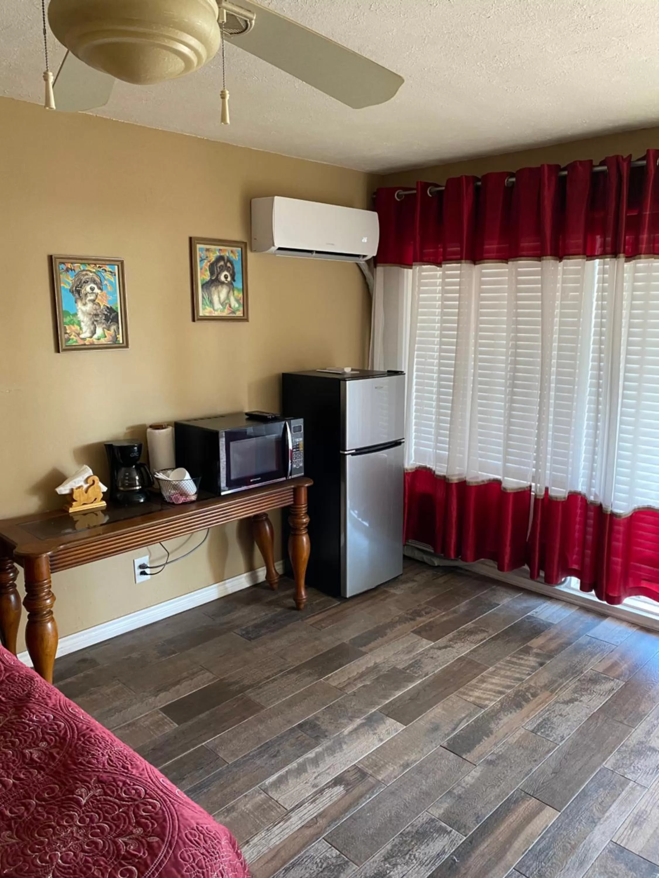 Bedroom in Capri Beach Hotel