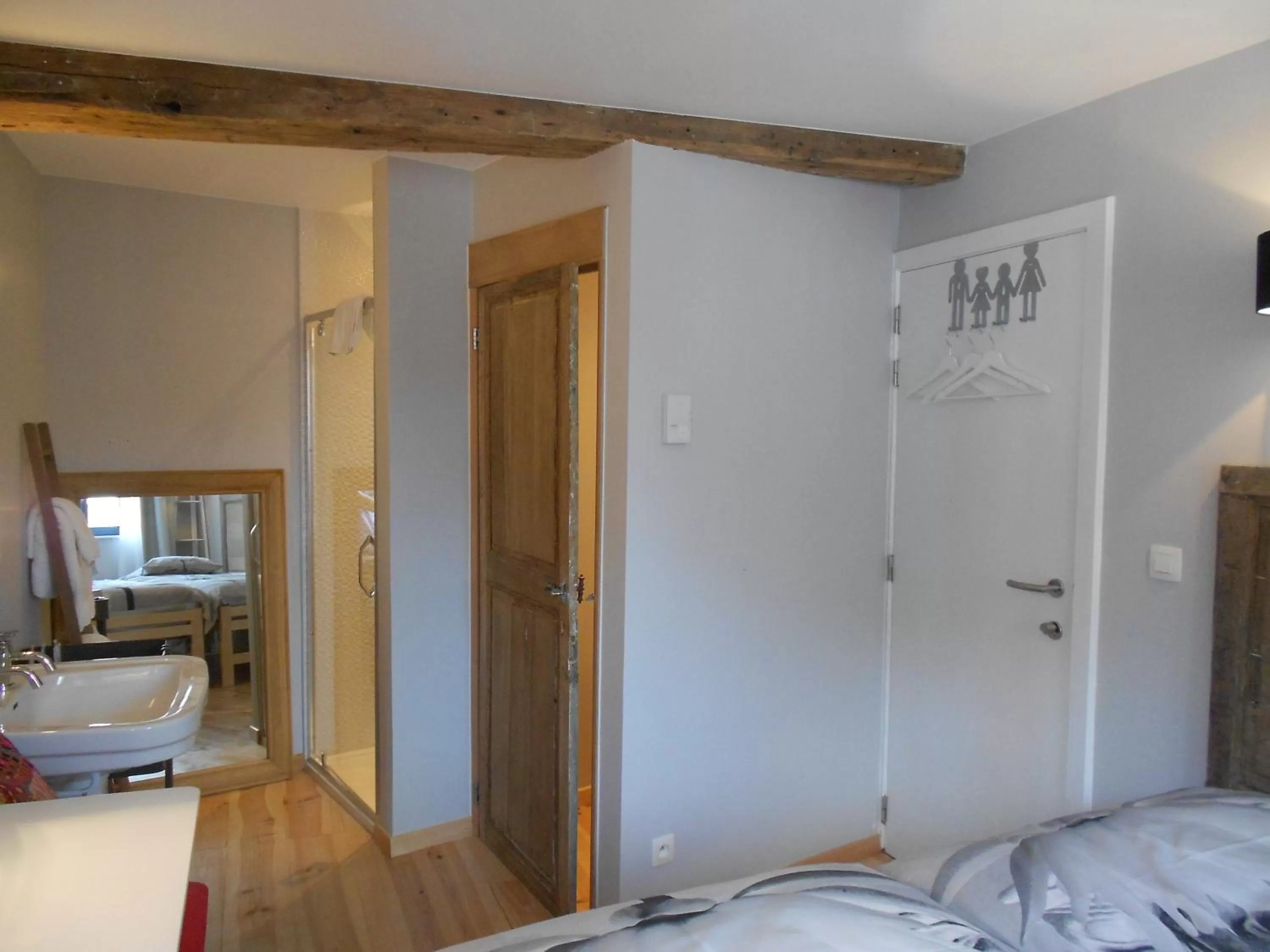 Bathroom, Bed in BnB City