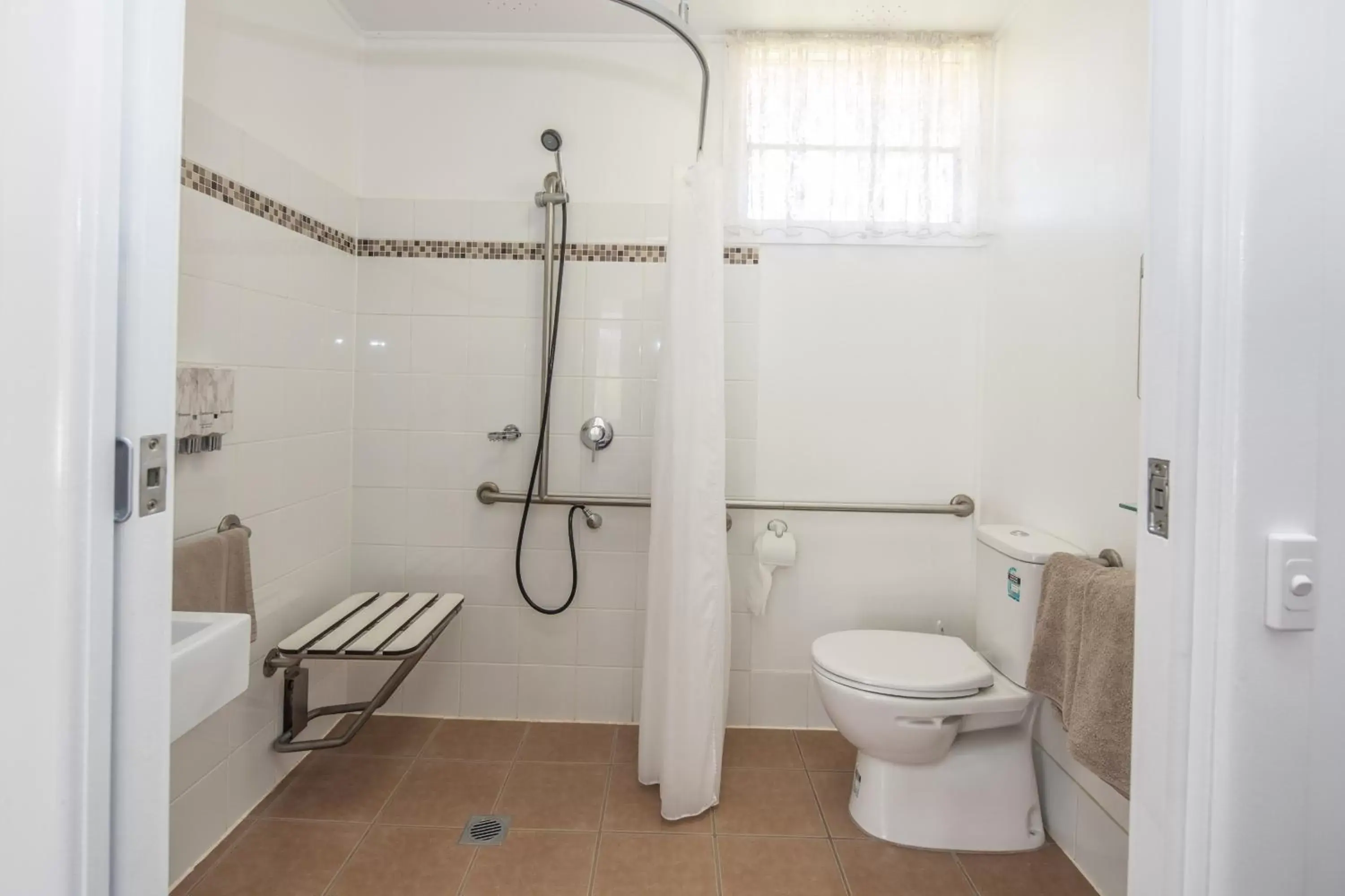 Twin Room - Disability Access in Tally Ho Motor Inn Twin Room - Disability Access in Tally Ho Motor Inn