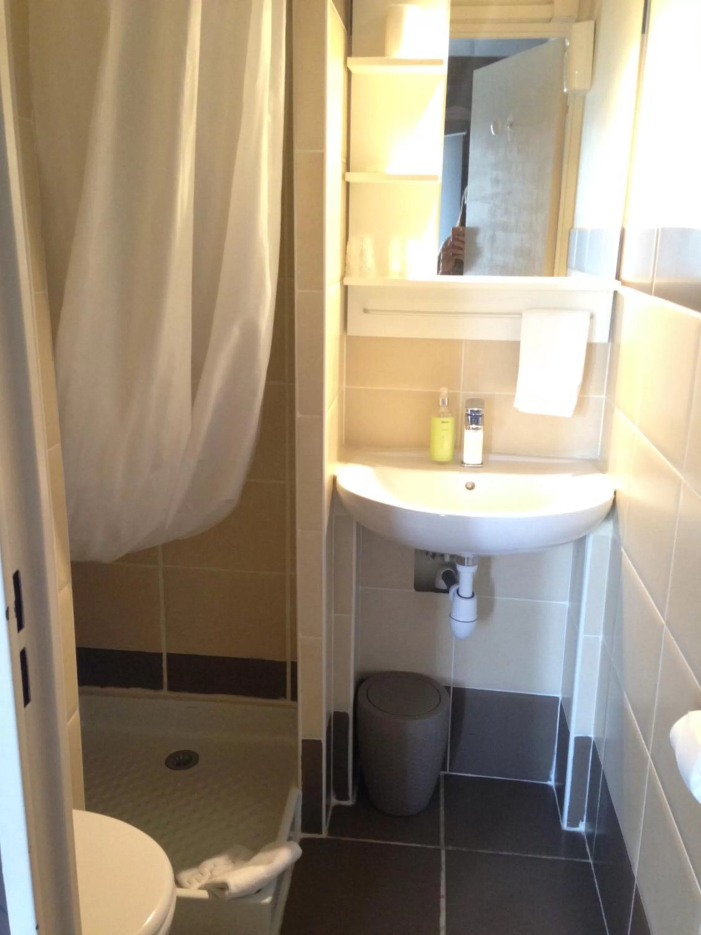 Shower in Hotel Abelia