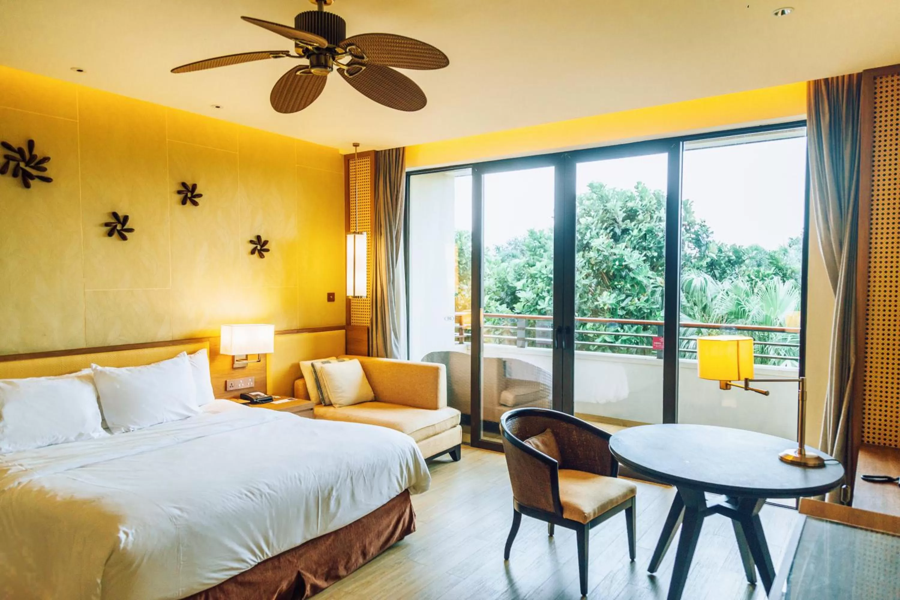 Photo of the whole room in Crowne Plaza Hailing Island, an IHG Hotel