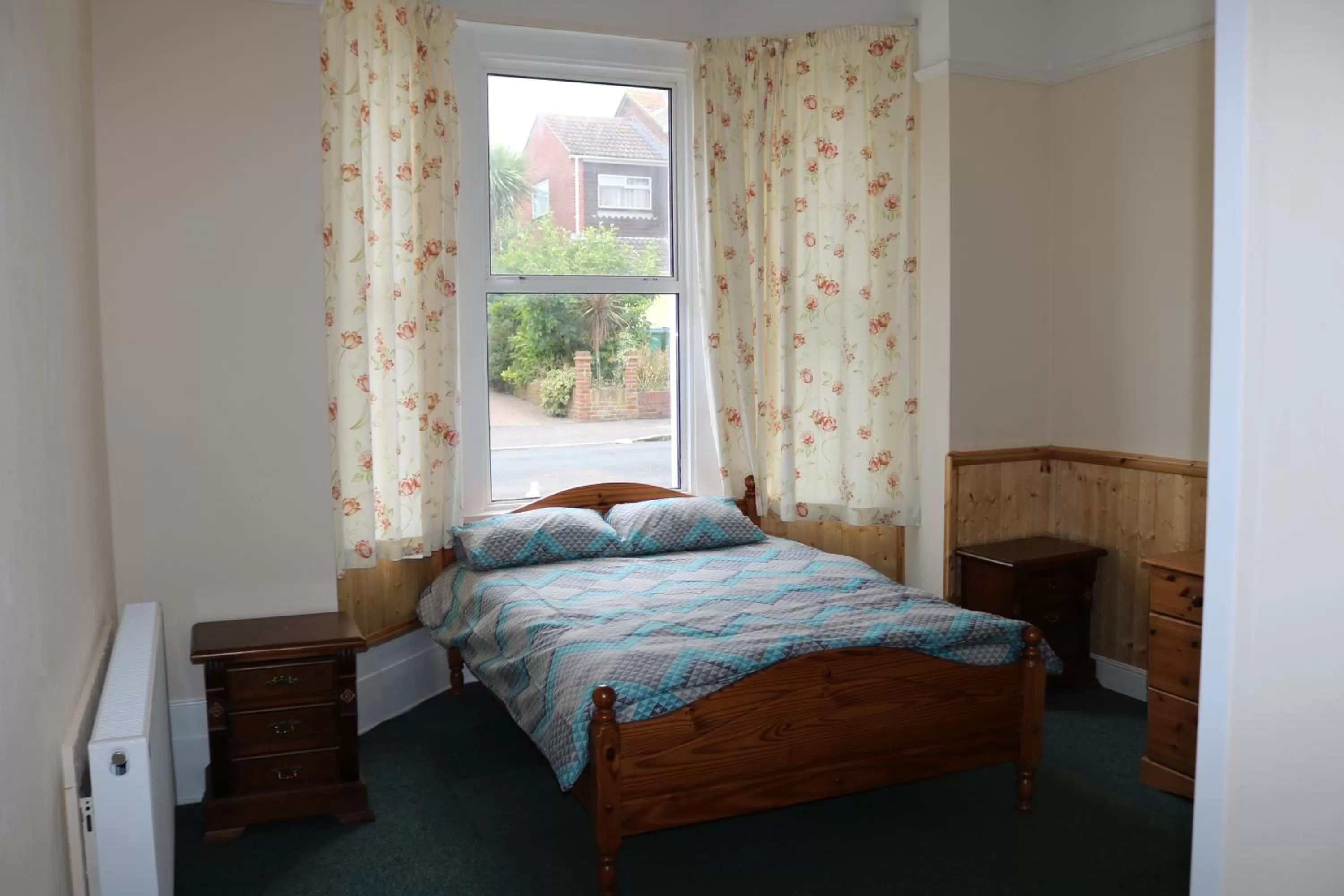 Bedroom, Bed in Lennard House