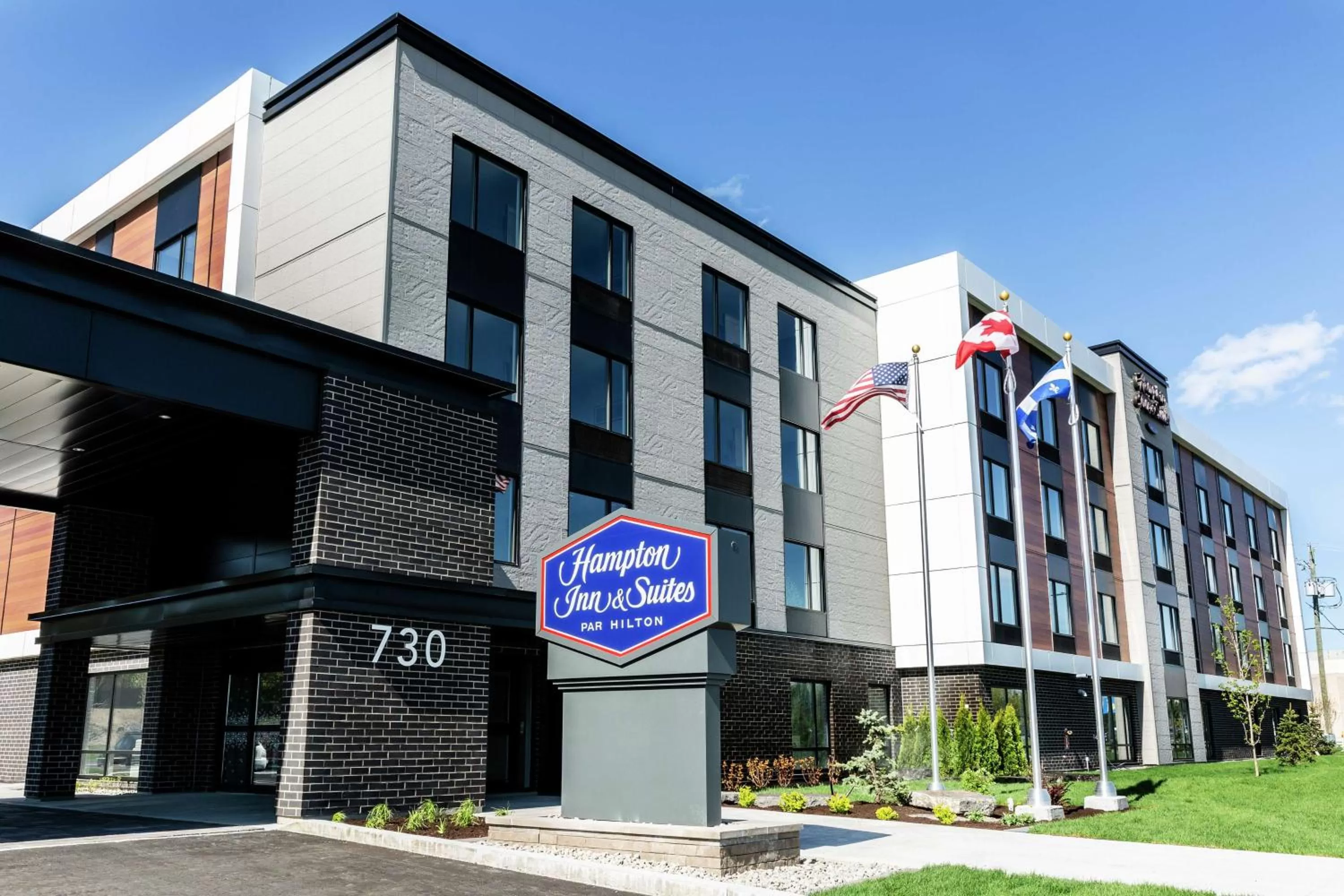 Property building in Hampton Inn & Suites by Hilton Québec - Beauport