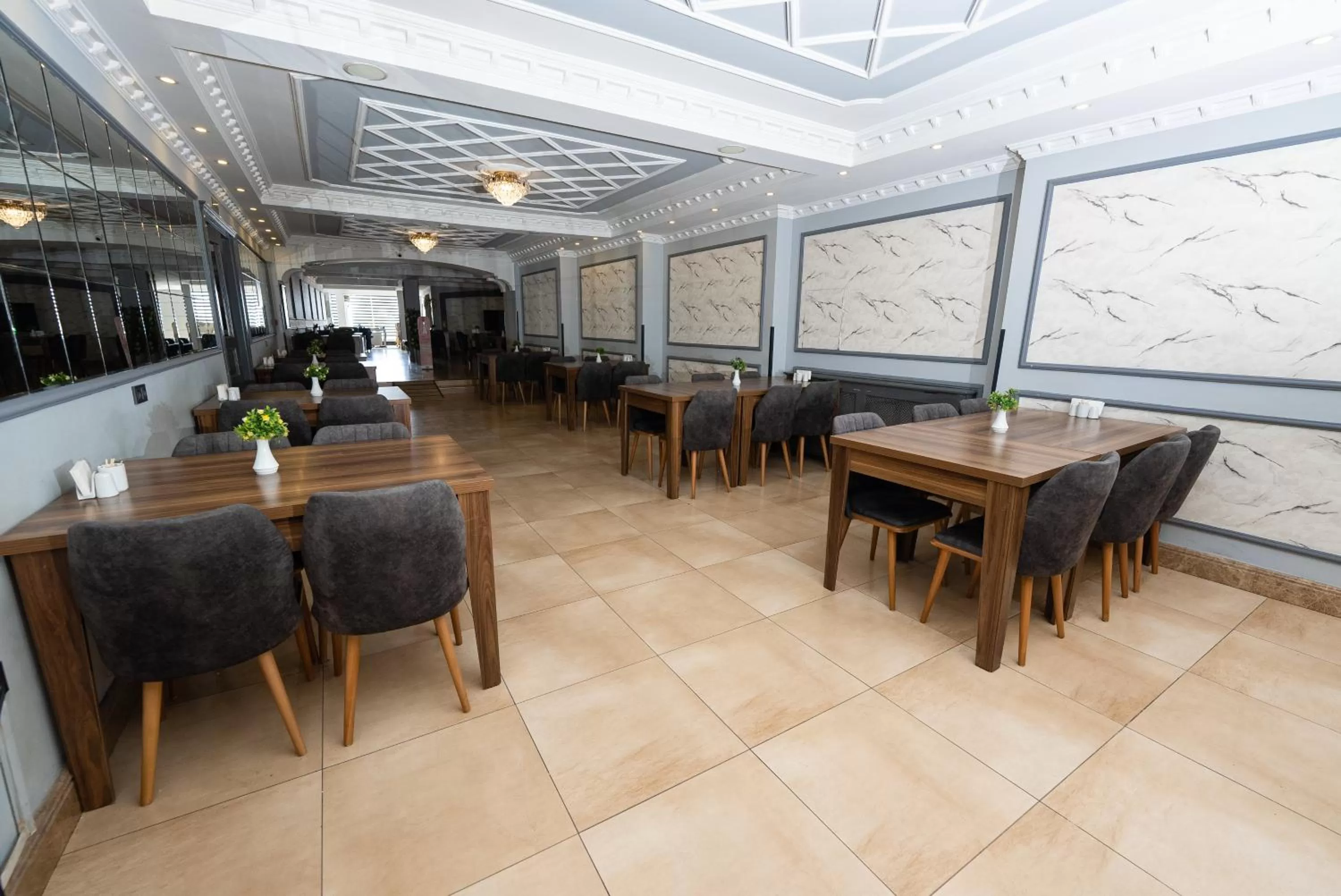 Restaurant/places to eat in Istanbul Panorama Hotel