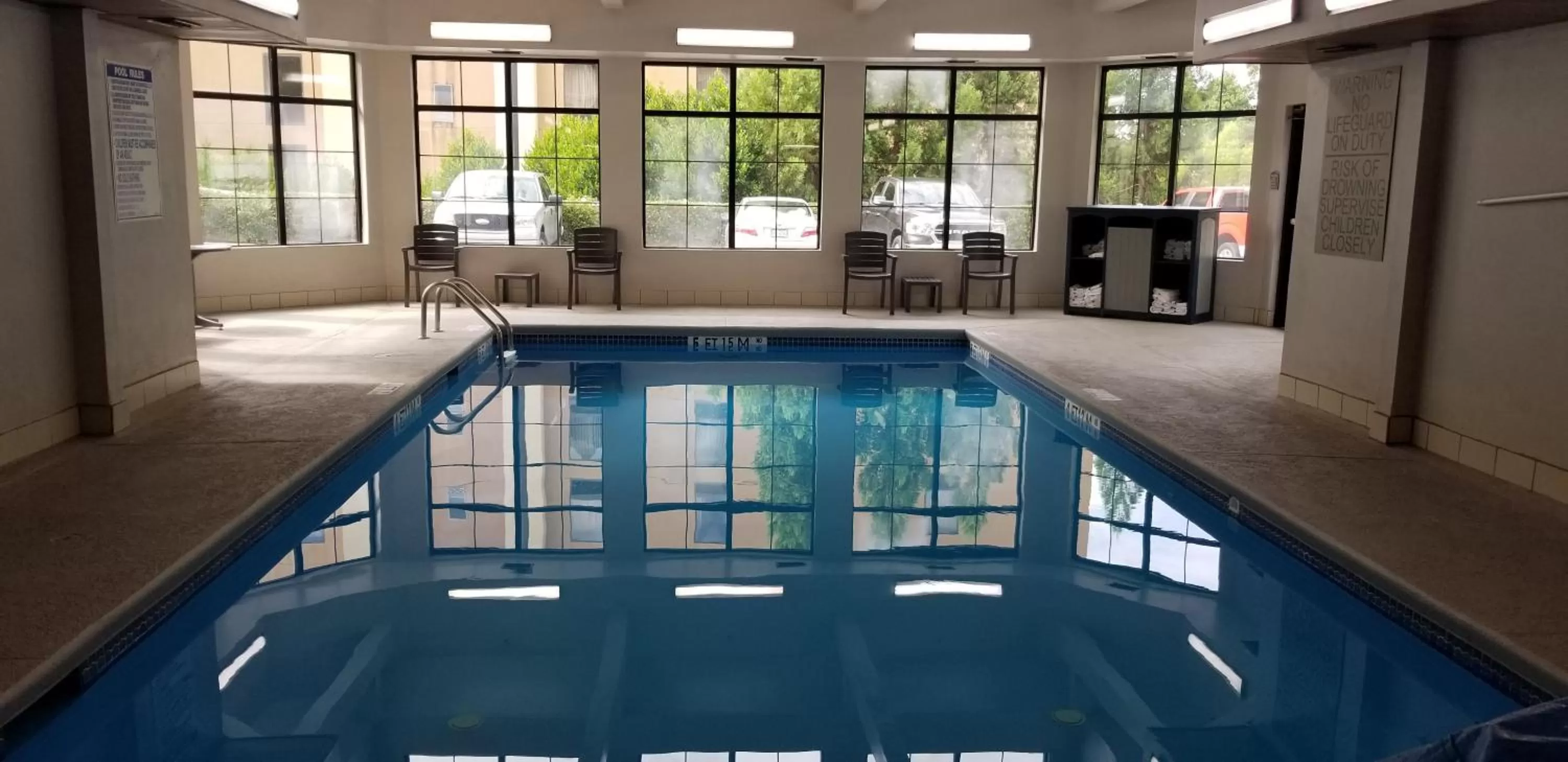 Swimming pool in Country Inn & Suites by Radisson, Canton, GA