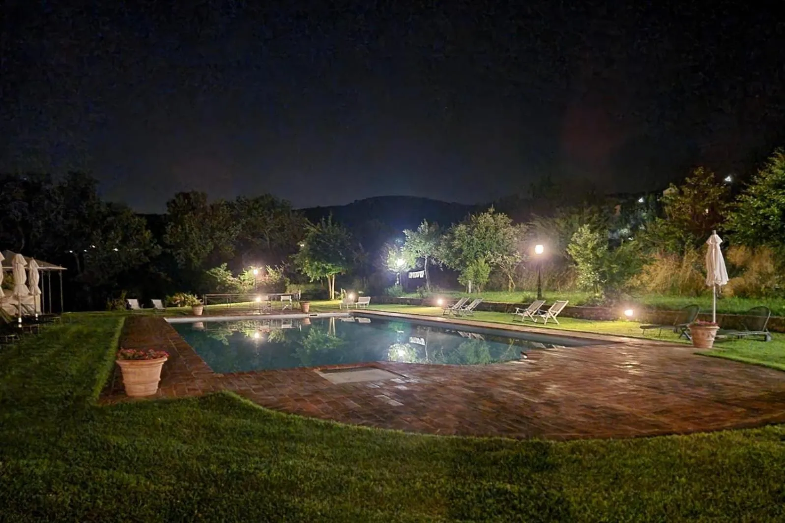 Swimming pool in Relais Villa Baldelli