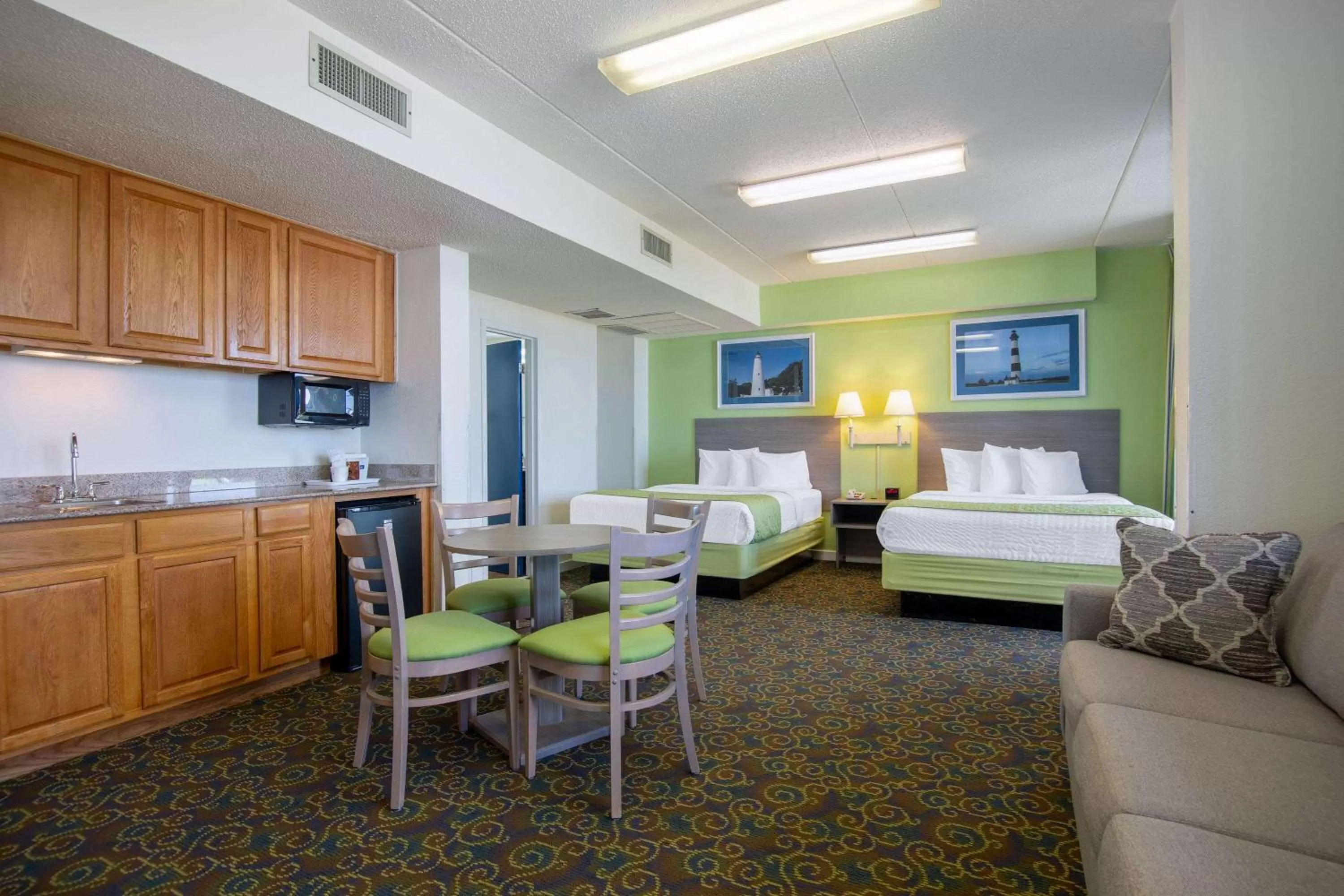 Photo of the whole room, Bed in Travelodge by Wyndham Outer Banks/Kill Devil Hills