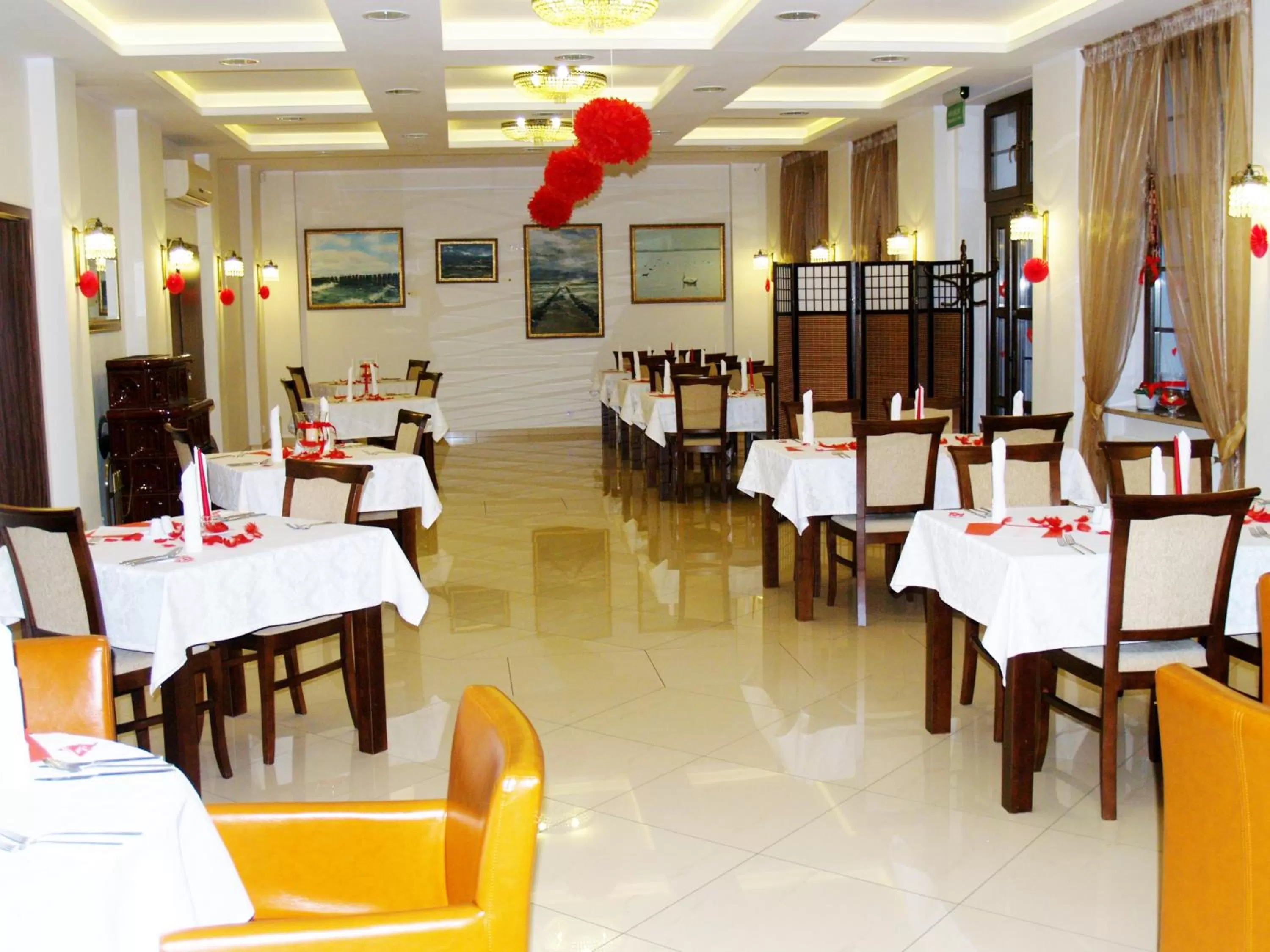 Restaurant/places to eat in Hotel Świętoborzec