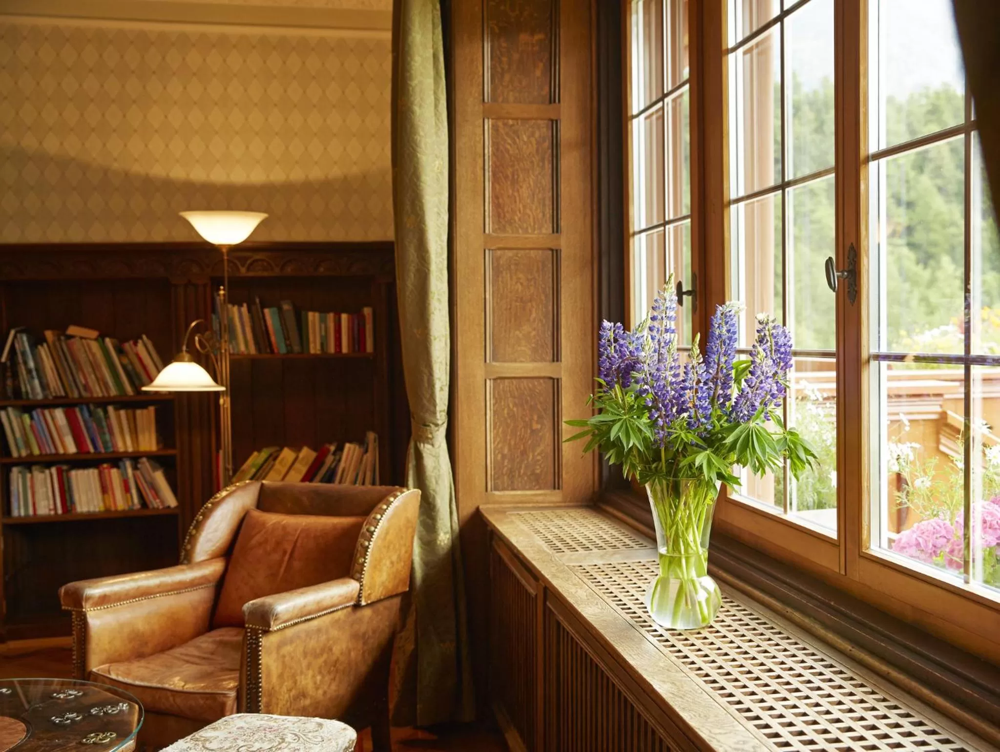 Library in Hotel Chesa Spuondas