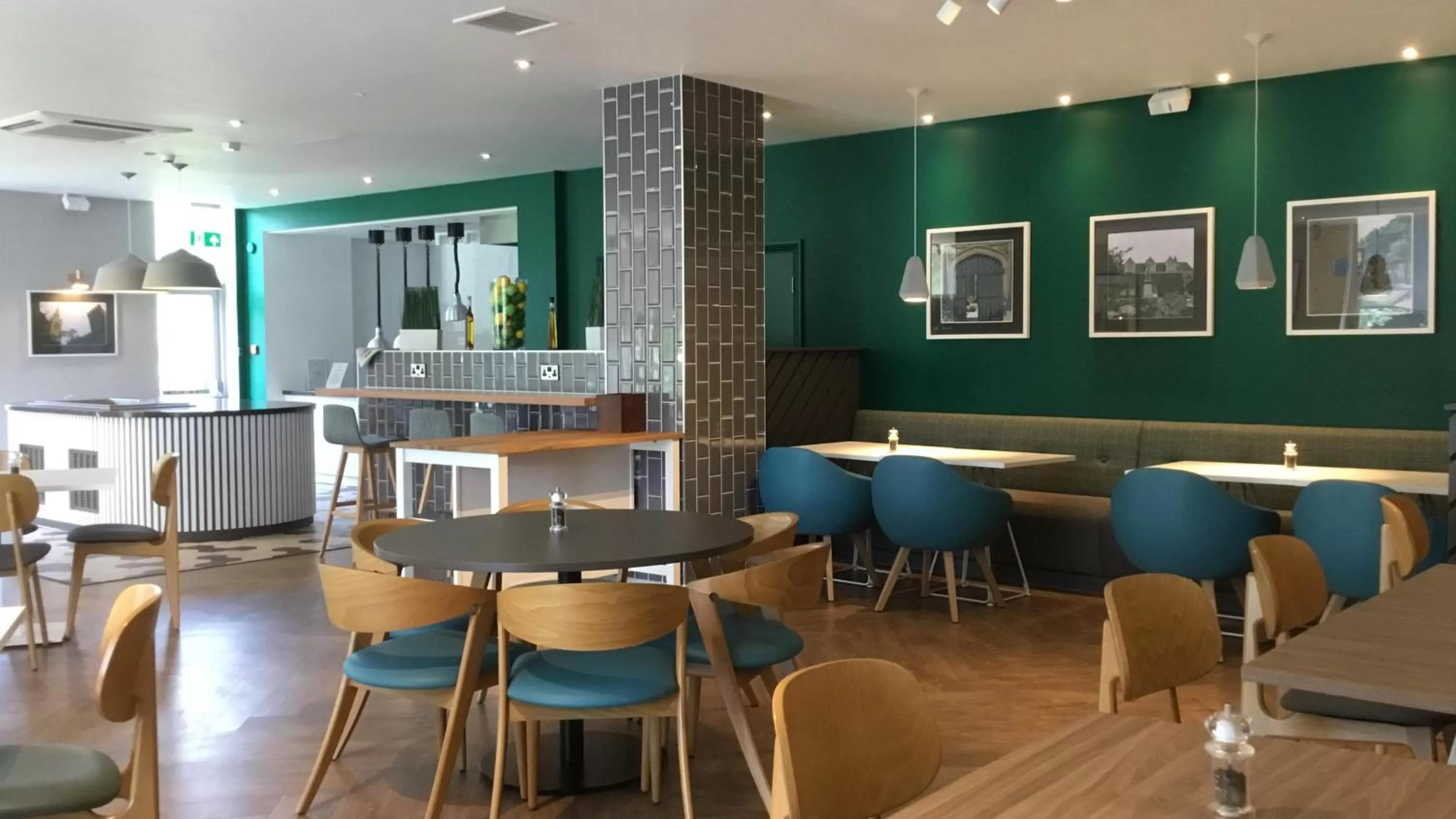 Restaurant/places to eat in Holiday Inn Rugby-Northampton M1 Jct18 by IHG