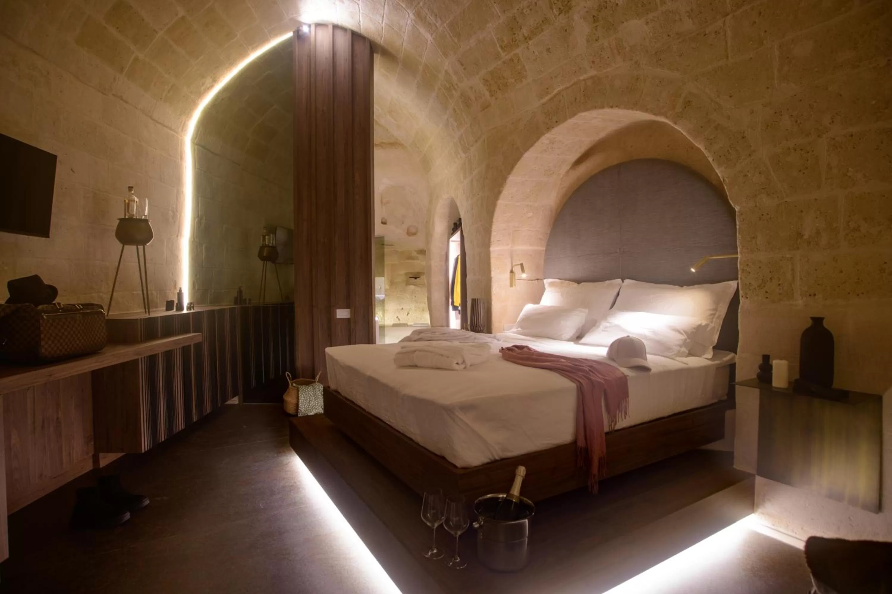 Bedroom, Bed in Le Malve Cave Retreat