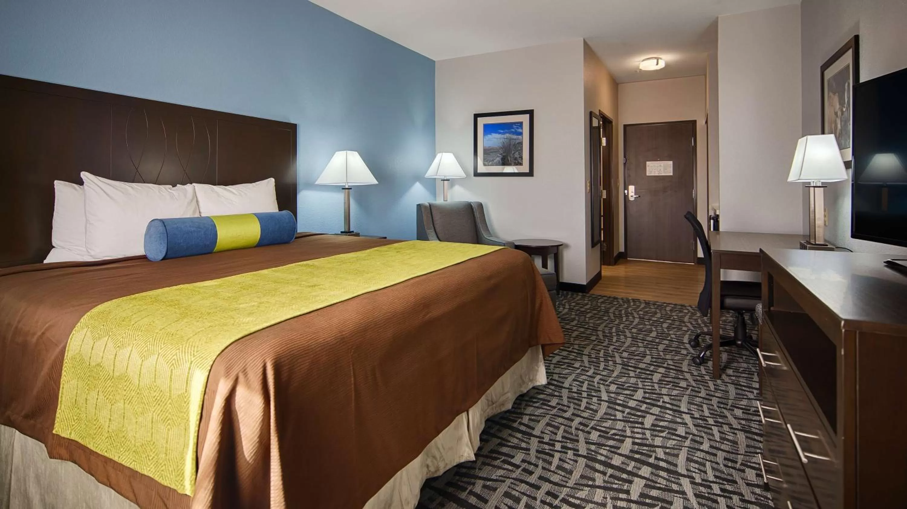 Photo of the whole room, Bed in Best Western Plus Lonestar Inn & Suites